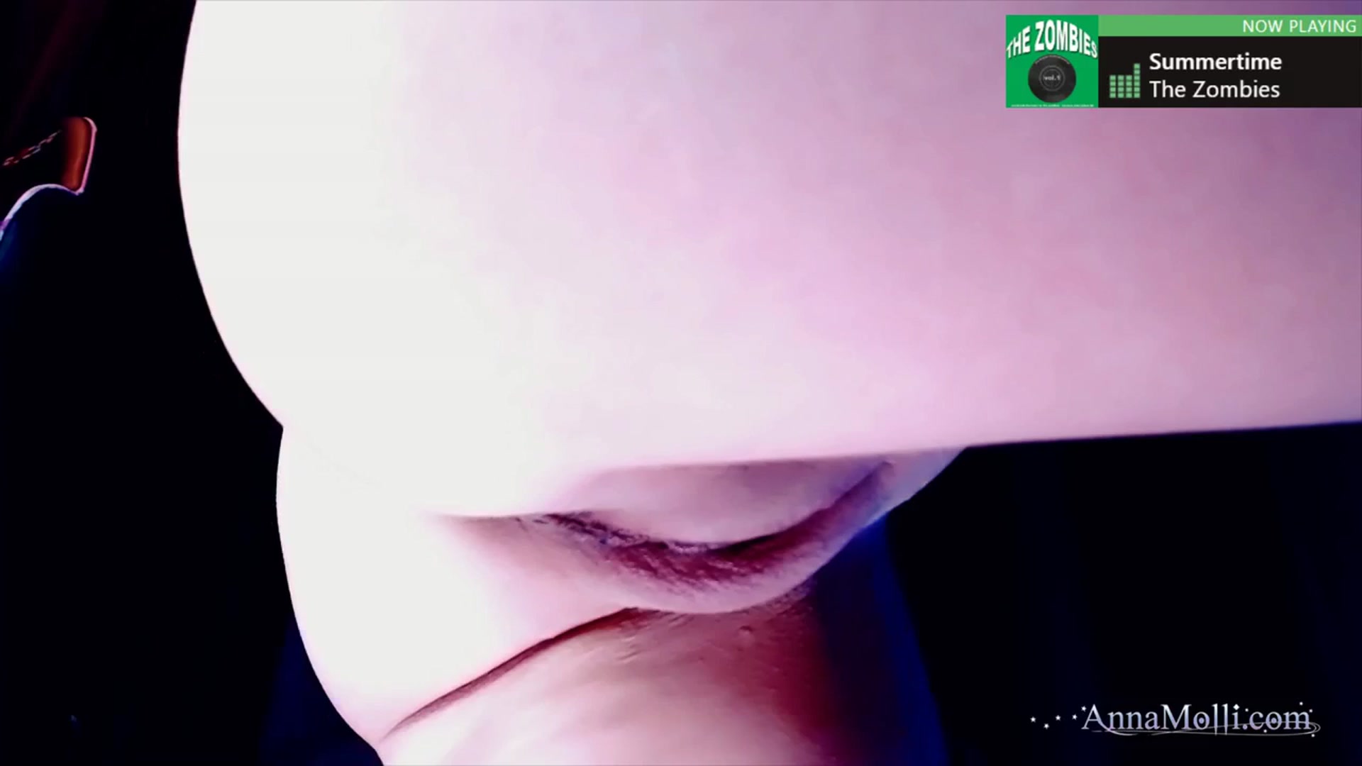 Gallery image thumbnail from AnnaMolli's myfreecams stream on, 03/09/2024, 05:09 image 8 of 20