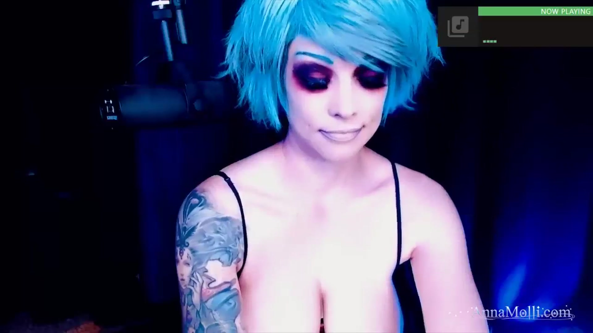 Gallery image thumbnail from AnnaMolli's myfreecams stream on, 04/05/2024, 03:50 image 2 of 20