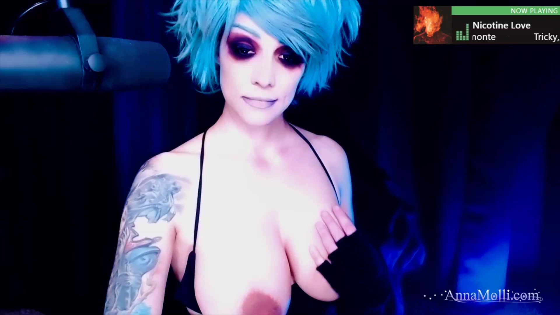 Gallery image thumbnail from AnnaMolli's myfreecams stream on, 04/07/2024, 03:27 image 2 of 20