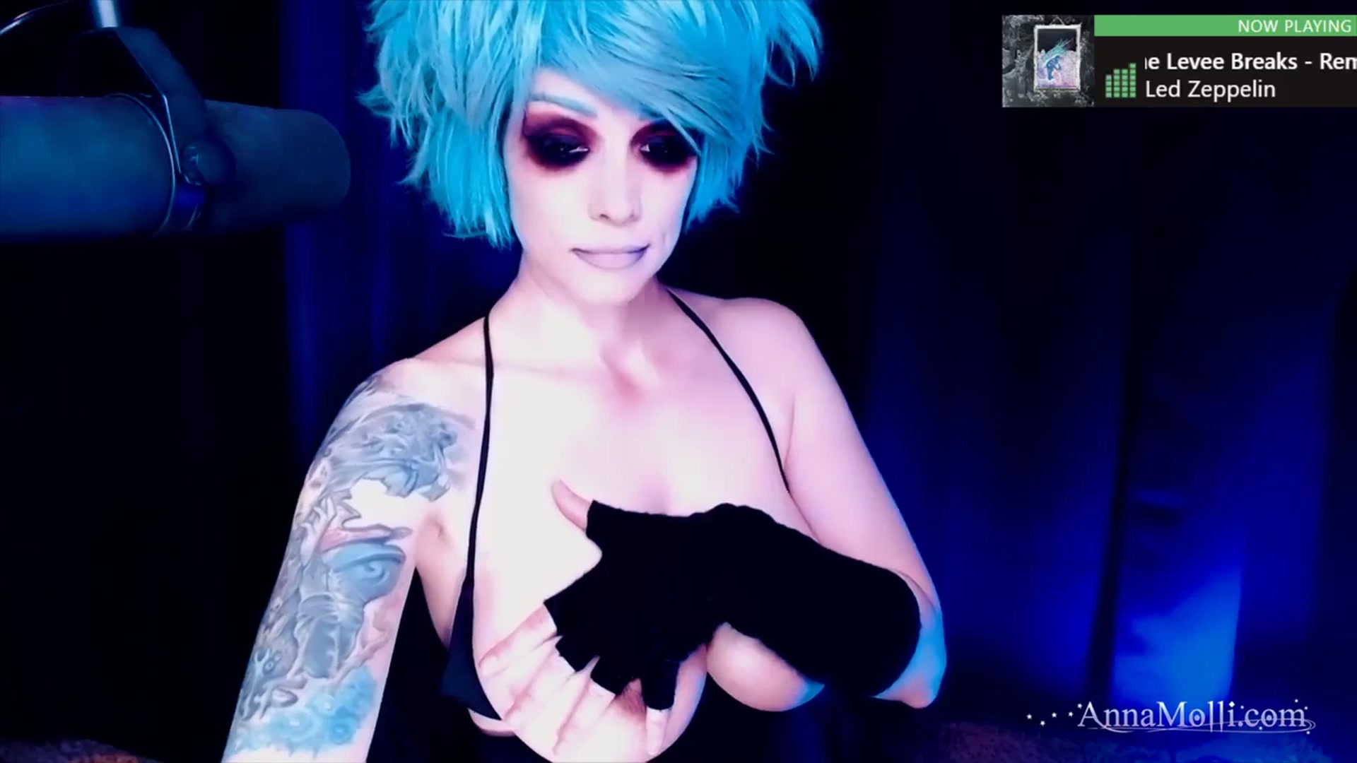 Gallery image thumbnail from AnnaMolli's myfreecams stream on, 04/07/2024, 04:02 image 6 of 20
