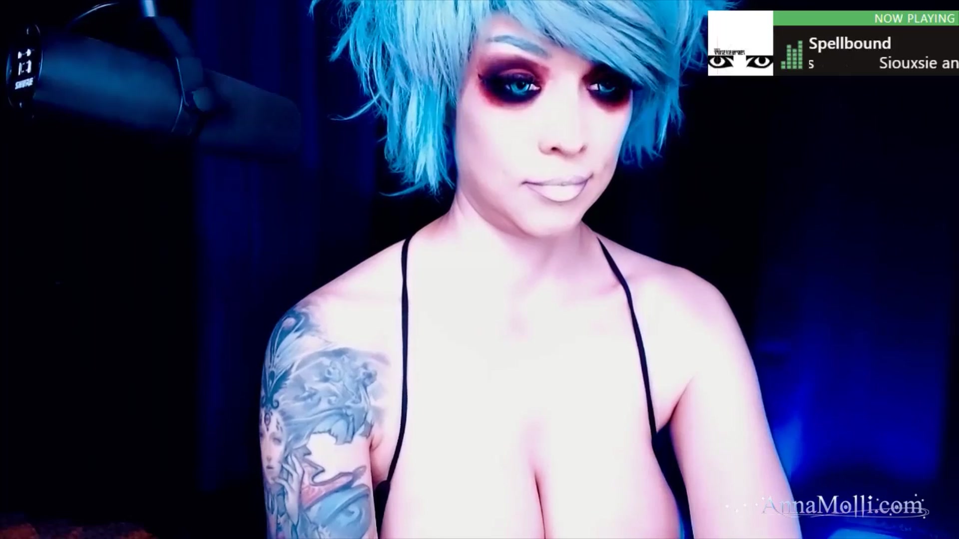 Gallery image thumbnail from AnnaMolli's myfreecams stream on, 05/04/2024, 04:04 image 2 of 20