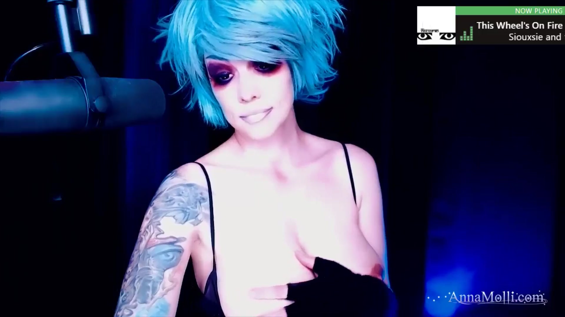 Gallery image thumbnail from AnnaMolli's myfreecams stream on, 05/23/2024, 04:08 image 15 of 20