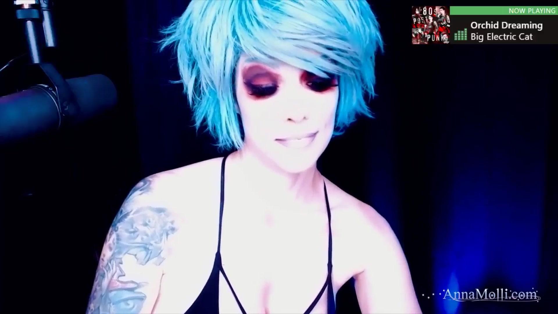 Gallery image thumbnail from AnnaMolli's myfreecams stream on, 05/31/2024, 04:03 image 3 of 20