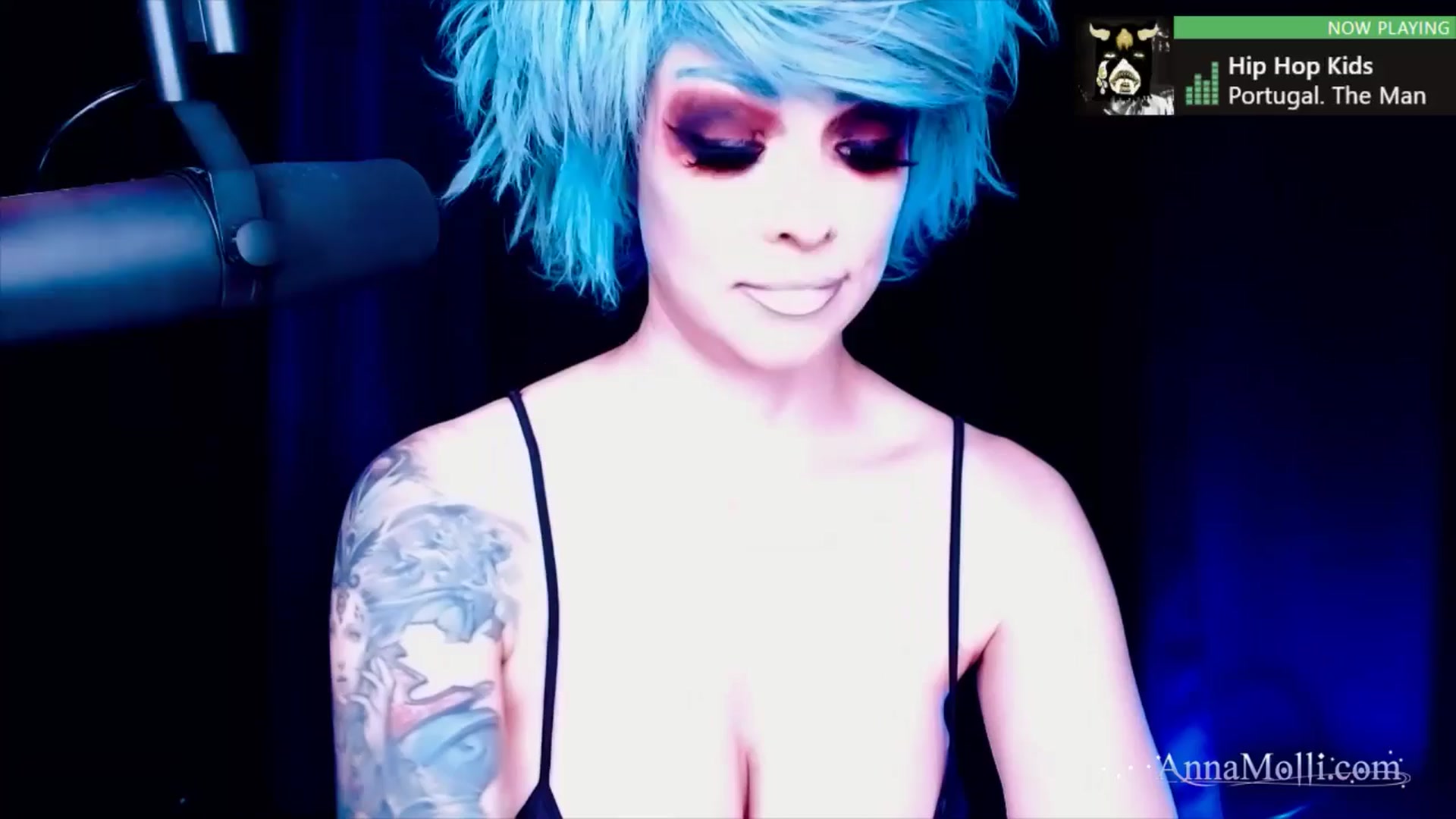 Gallery image thumbnail from AnnaMolli's myfreecams stream on, 06/05/2024, 04:05 image 1 of 20