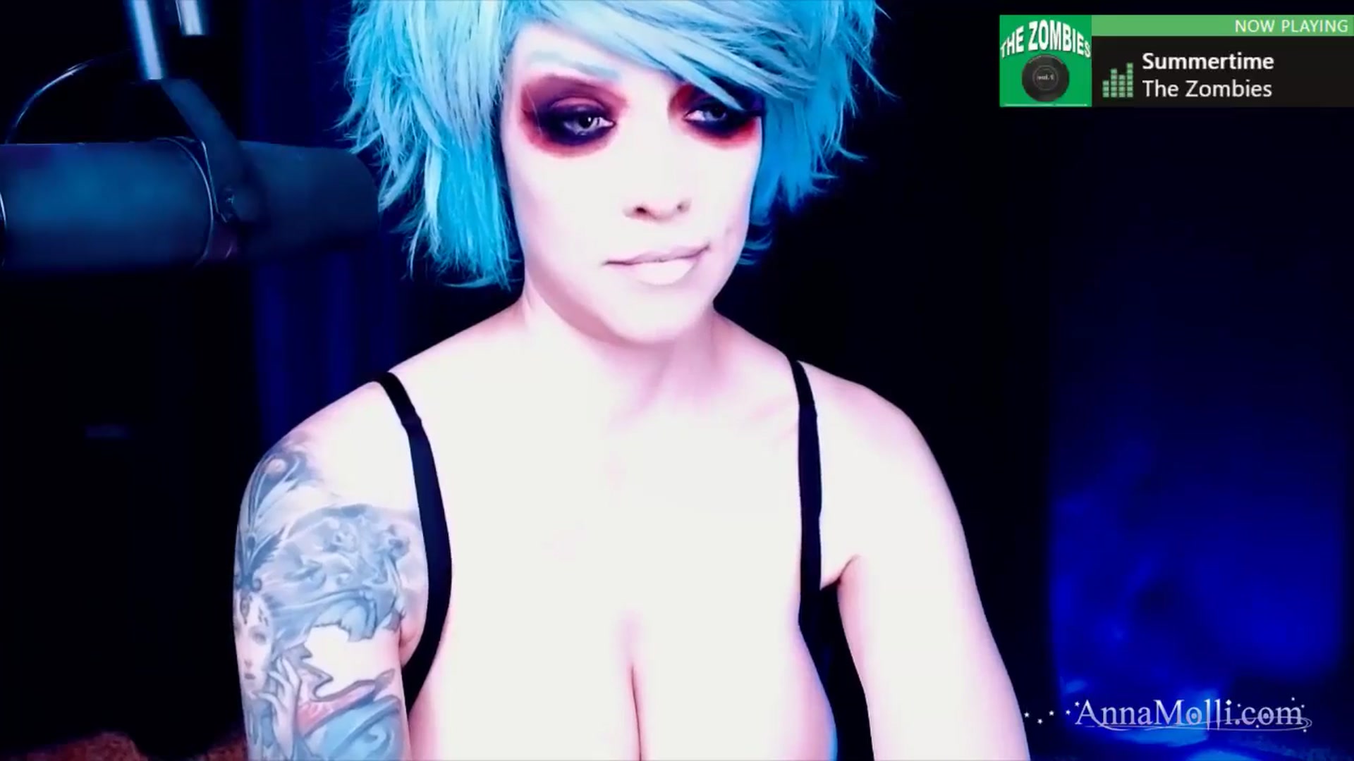 Gallery image thumbnail from AnnaMolli's myfreecams stream on, 06/06/2024, 04:03 image 8 of 20
