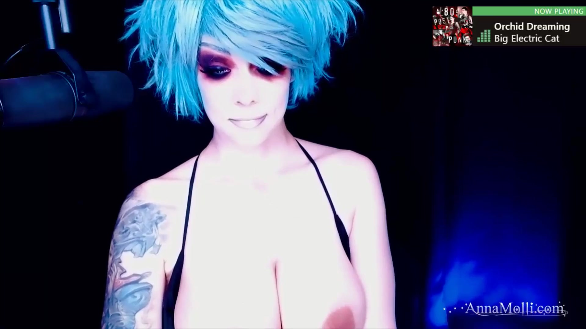 Gallery image thumbnail from AnnaMolli's myfreecams stream on, 06/15/2024, 04:07 image 11 of 20