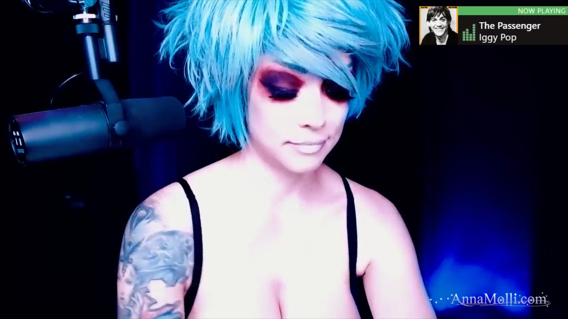 Gallery image thumbnail from AnnaMolli's myfreecams stream on, 06/16/2024, 04:03 image 18 of 20