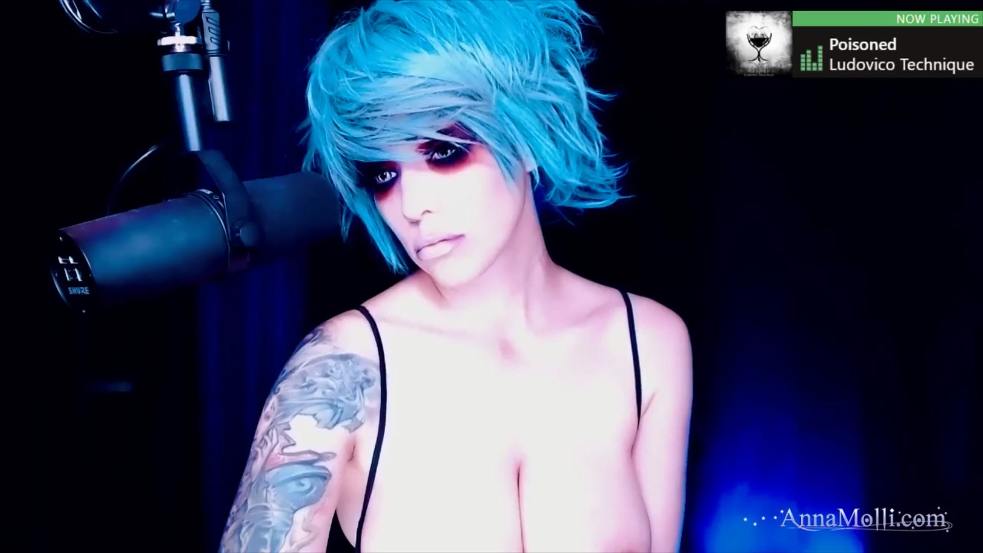 Gallery image thumbnail from AnnaMolli's myfreecams stream on, 06/19/2024, 04:04 image 19 of 20