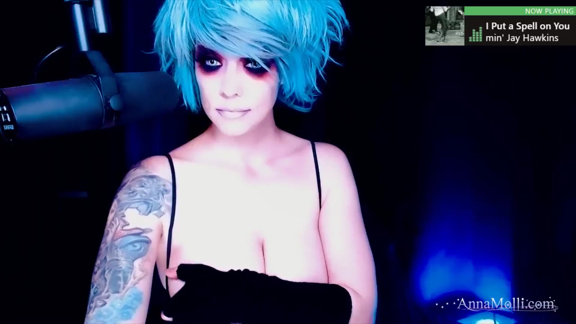 Gallery image thumbnail from AnnaMolli's myfreecams stream on, 06/19/2024, 04:04 image 14 of 20