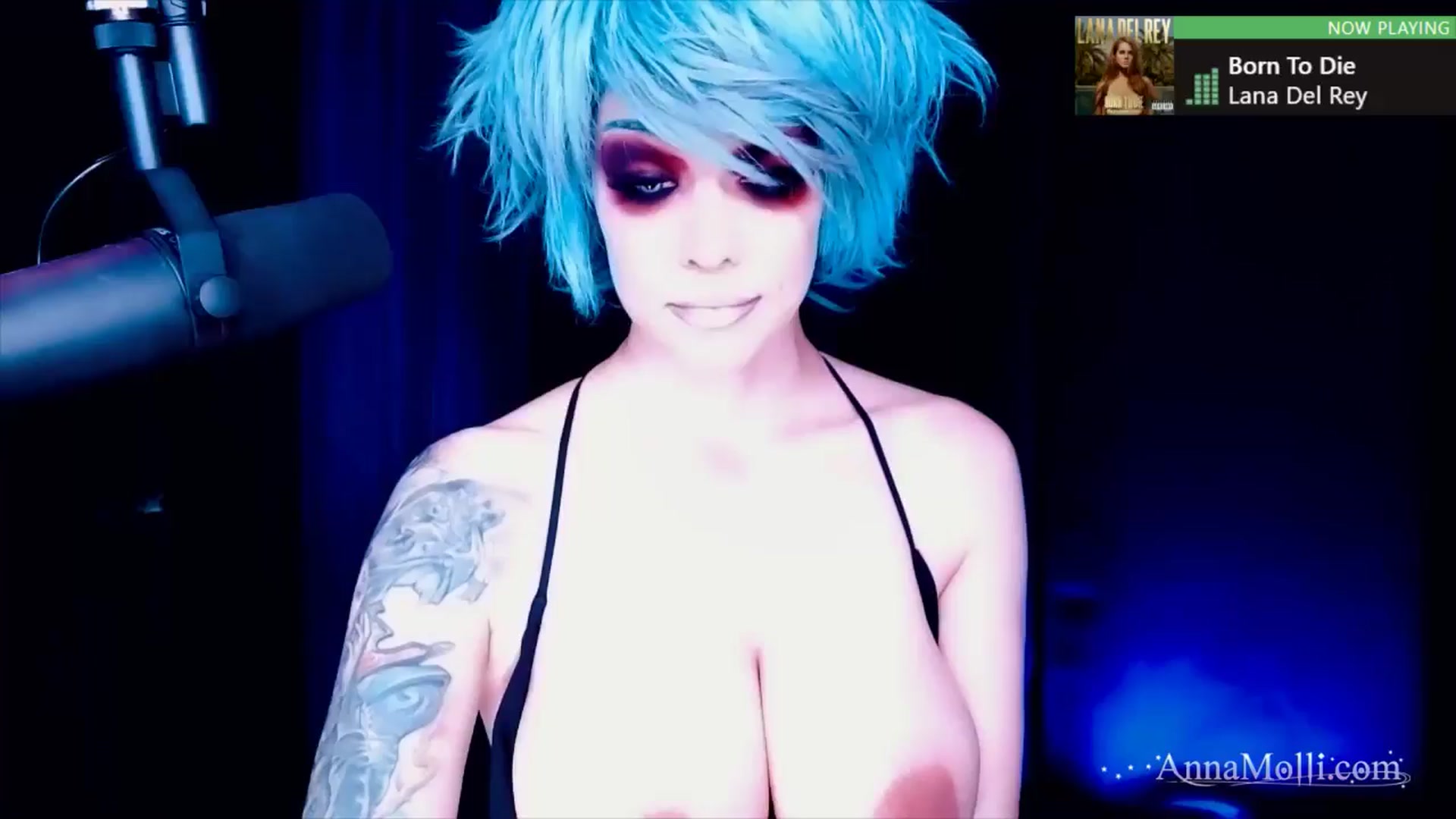 Gallery image thumbnail from AnnaMolli's myfreecams stream on, 06/21/2024, 04:00 image 12 of 20