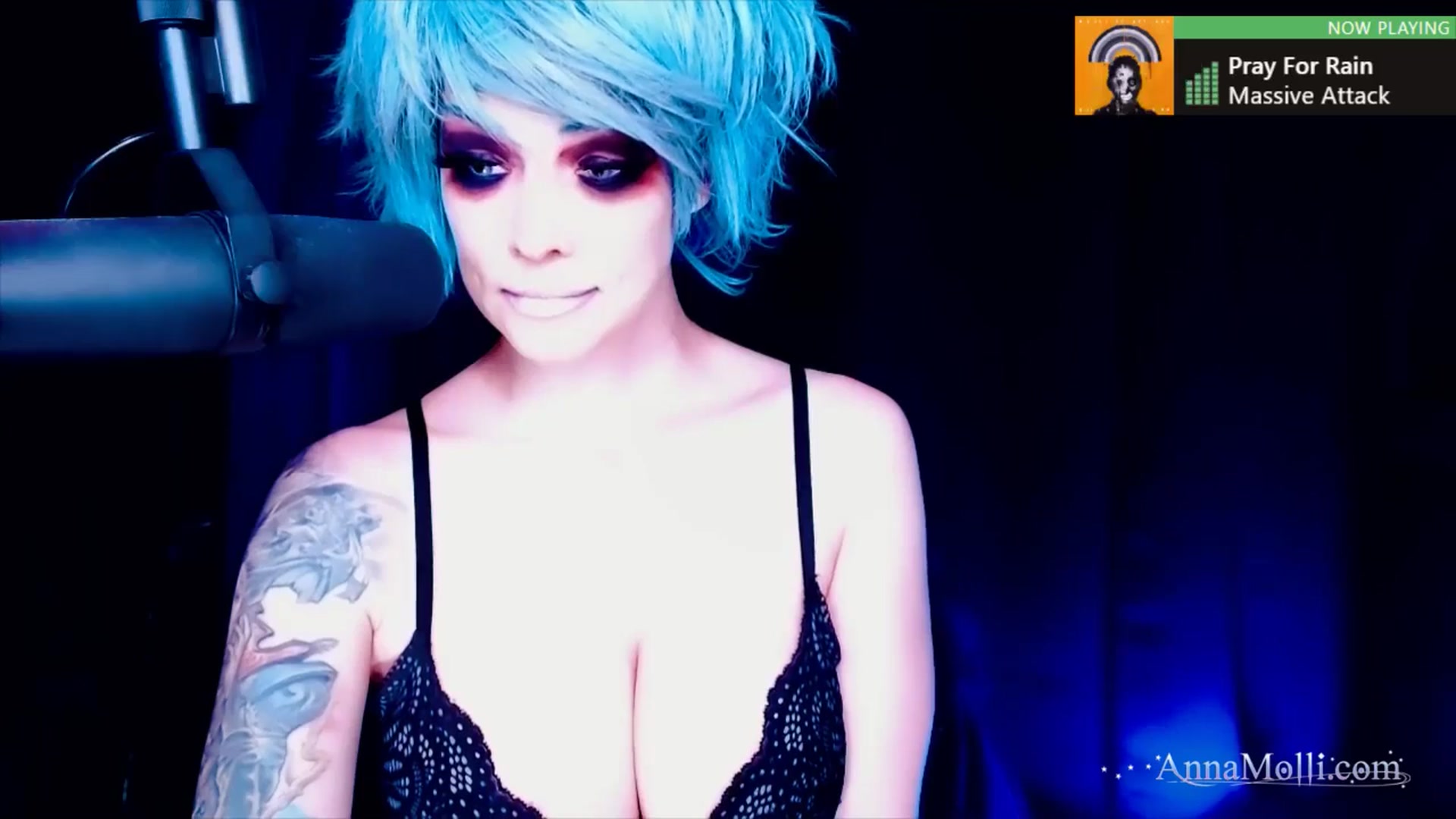 Gallery image thumbnail from AnnaMolli's myfreecams stream on, 07/07/2024, 04:03 image 3 of 20