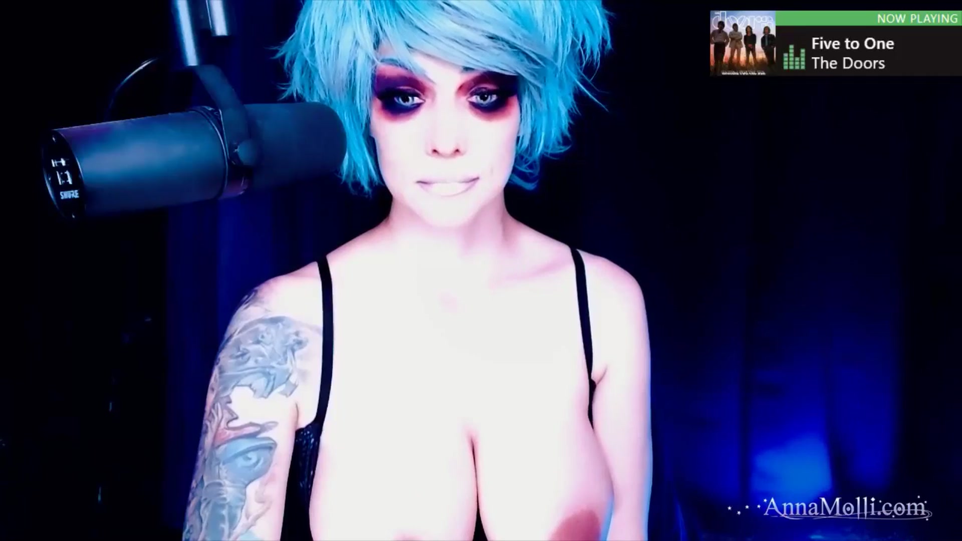 Gallery image thumbnail from AnnaMolli's myfreecams stream on, 07/07/2024, 04:03 image 10 of 20