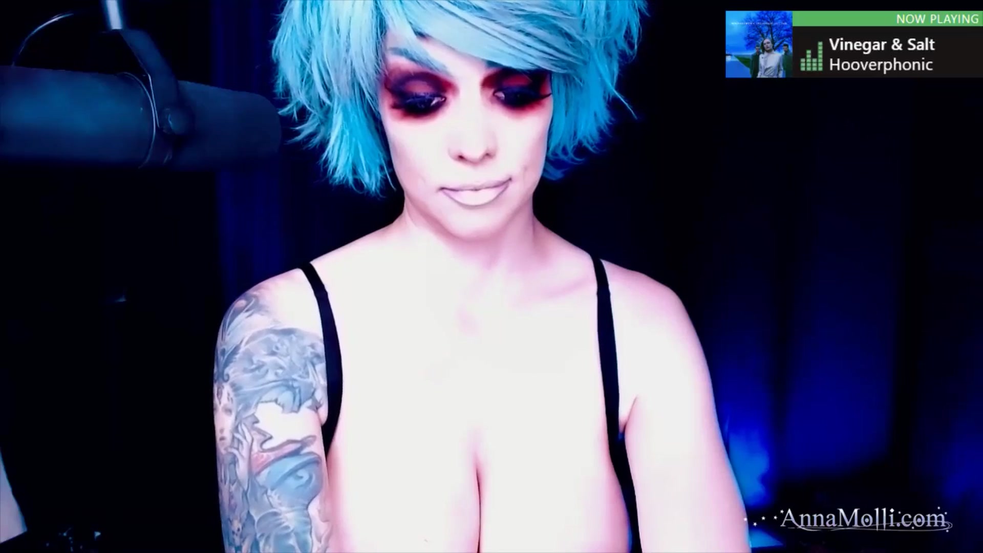 Gallery image thumbnail from AnnaMolli's myfreecams stream on, 08/21/2024, 04:03 image 6 of 20