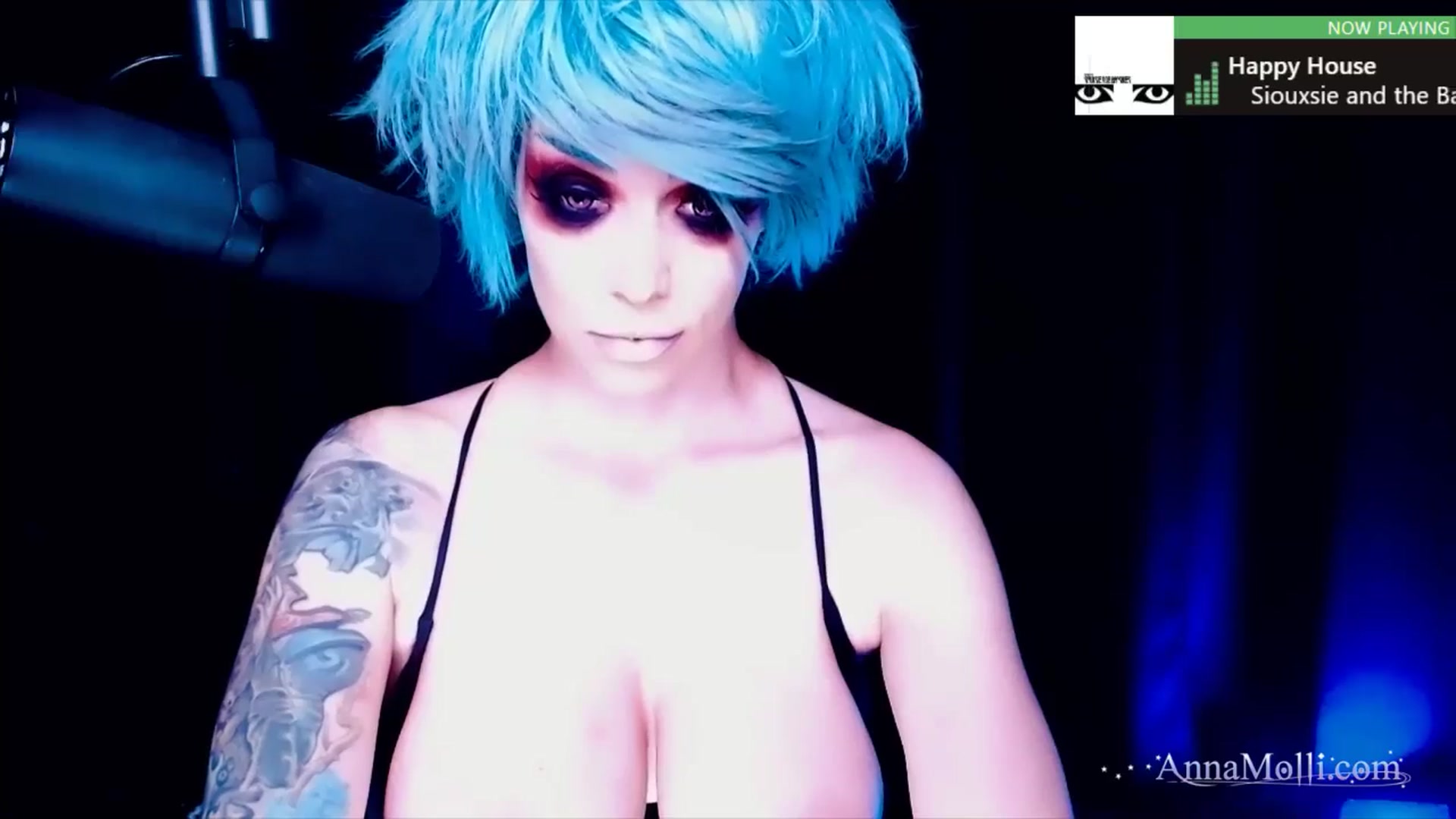 Gallery image thumbnail from AnnaMolli's myfreecams stream on, 09/11/2024, 04:06 image 16 of 20