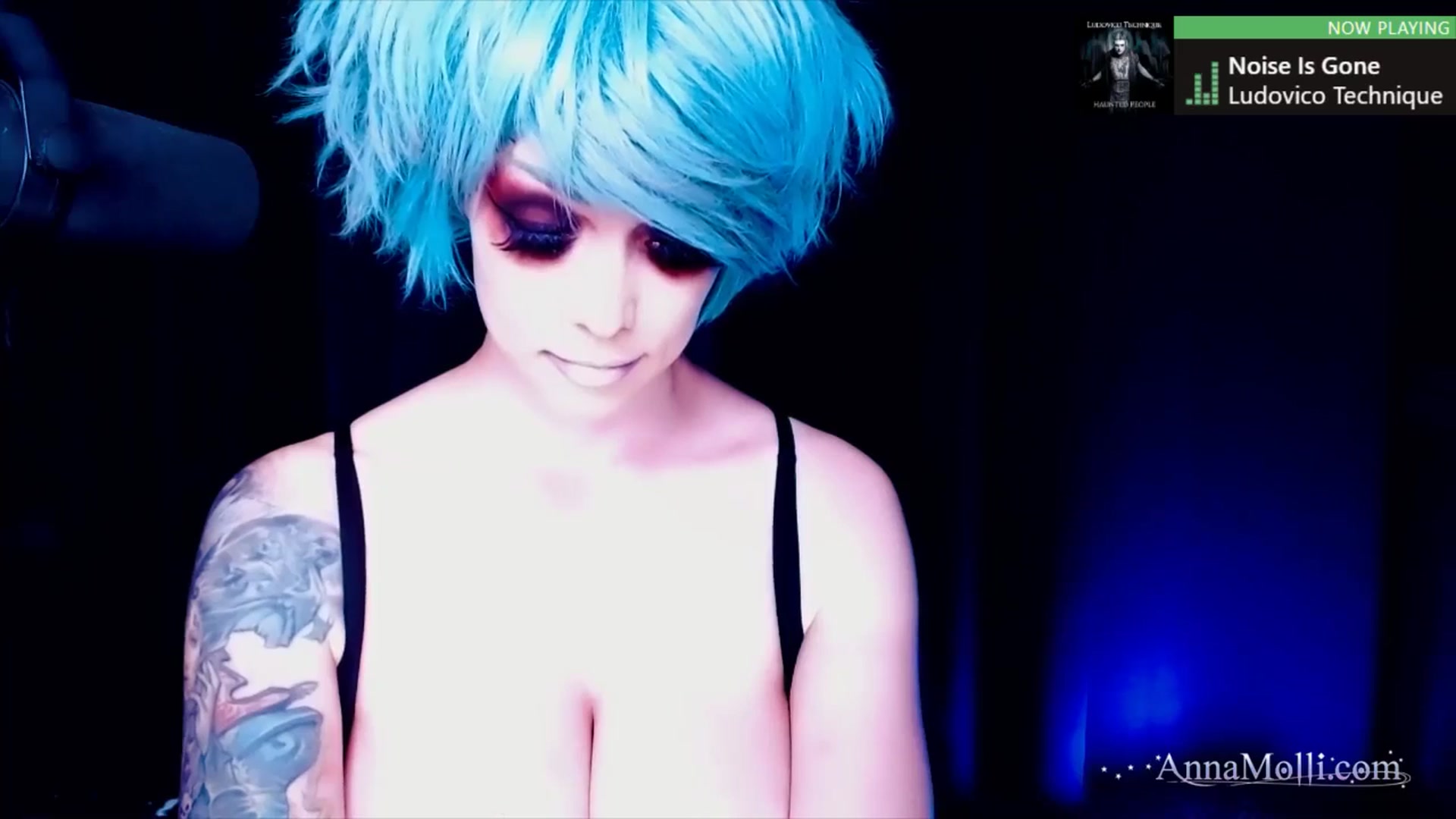 Gallery image thumbnail from AnnaMolli's myfreecams stream on, 09/12/2024, 04:03 image 18 of 20