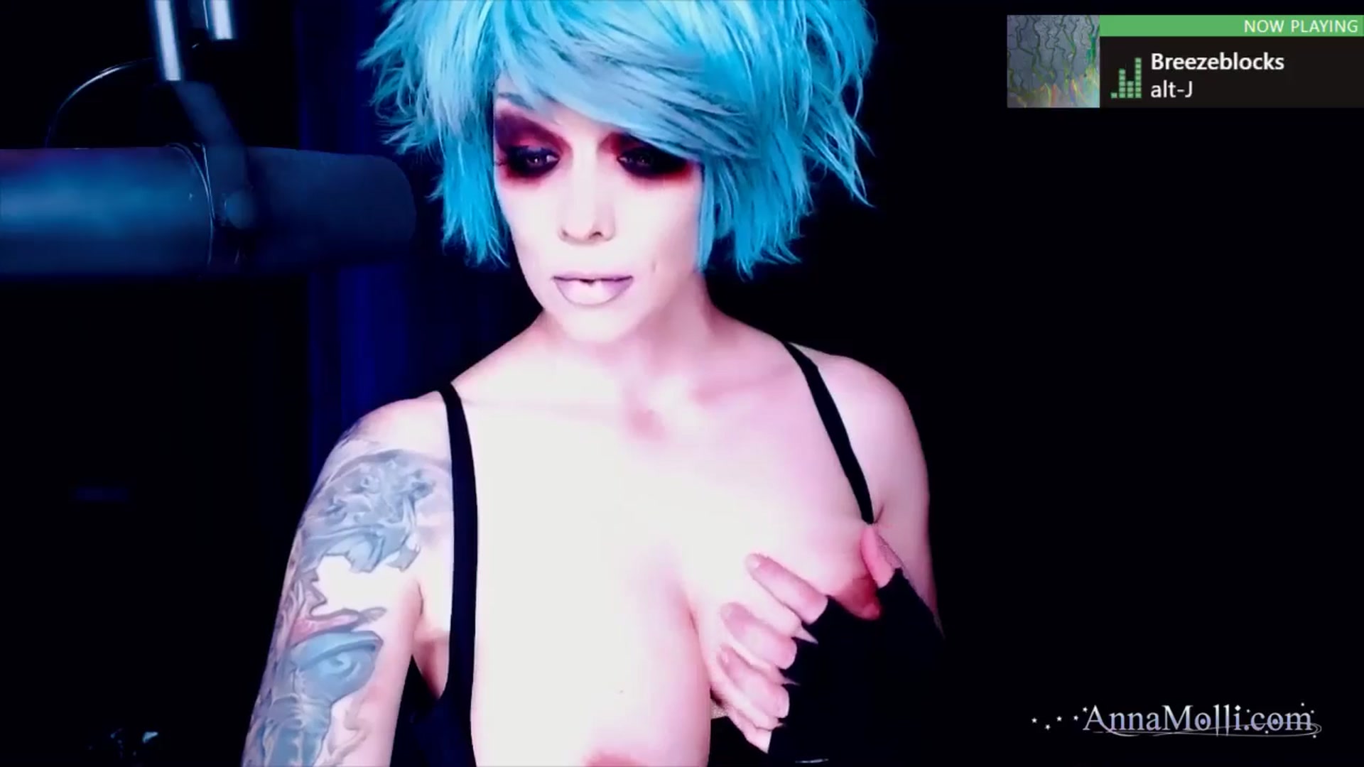 Gallery image thumbnail from AnnaMolli's myfreecams stream on, 09/16/2024, 03:04 image 2 of 20