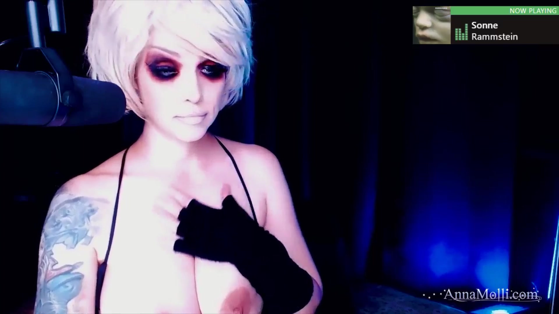 Gallery image thumbnail from AnnaMolli's myfreecams stream on, 10/14/2024, 04:04 image 14 of 20