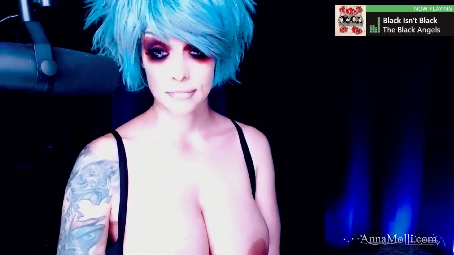 Gallery image thumbnail from AnnaMolli's myfreecams stream on, 10/20/2024, 06:38 image 17 of 20