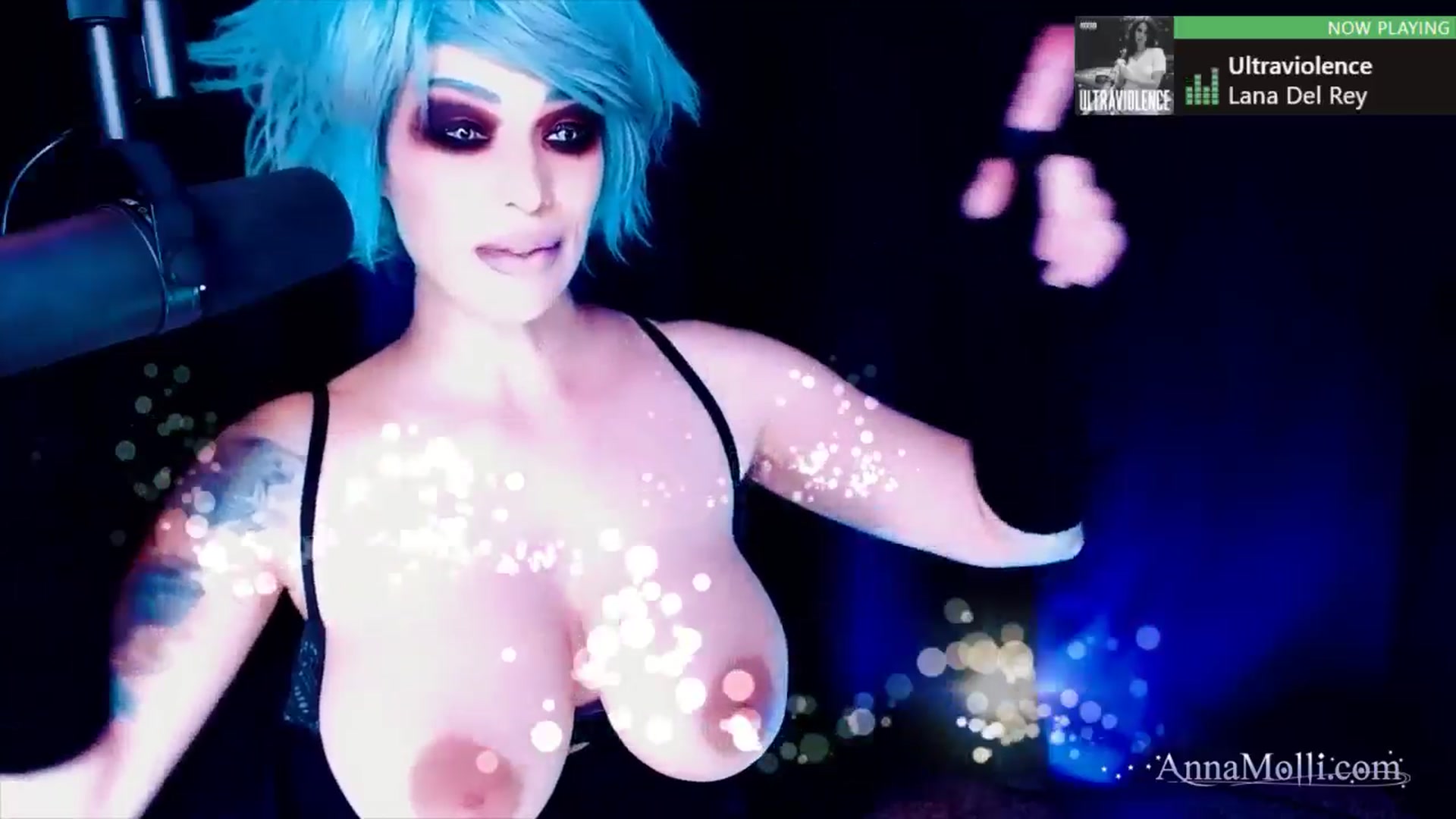 Gallery image thumbnail from AnnaMolli's myfreecams stream on, 12/18/2024, 05:06 image 7 of 20