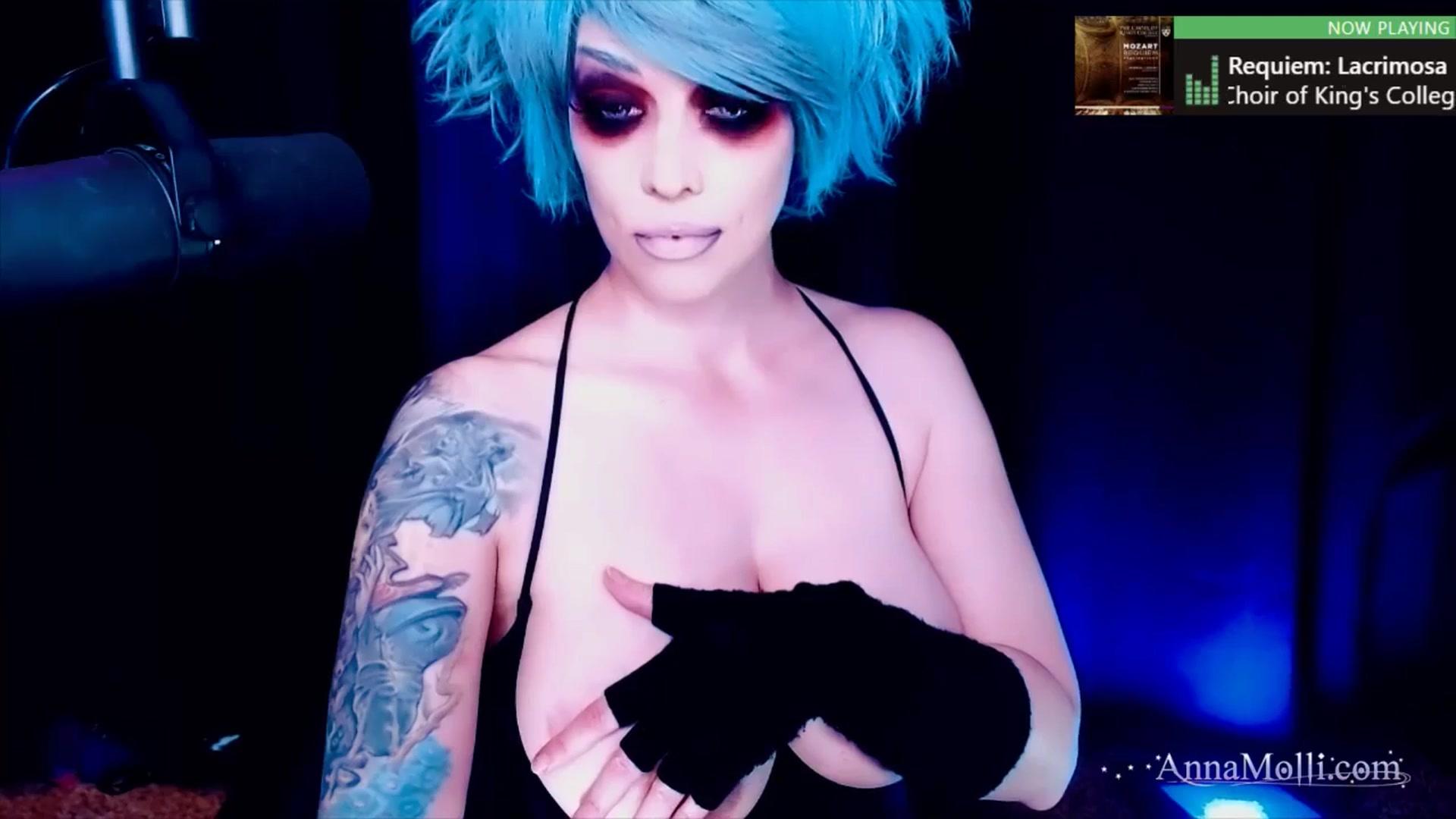Gallery image thumbnail from AnnaMolli's myfreecams stream on, 12/23/2024, 04:44 image 10 of 20