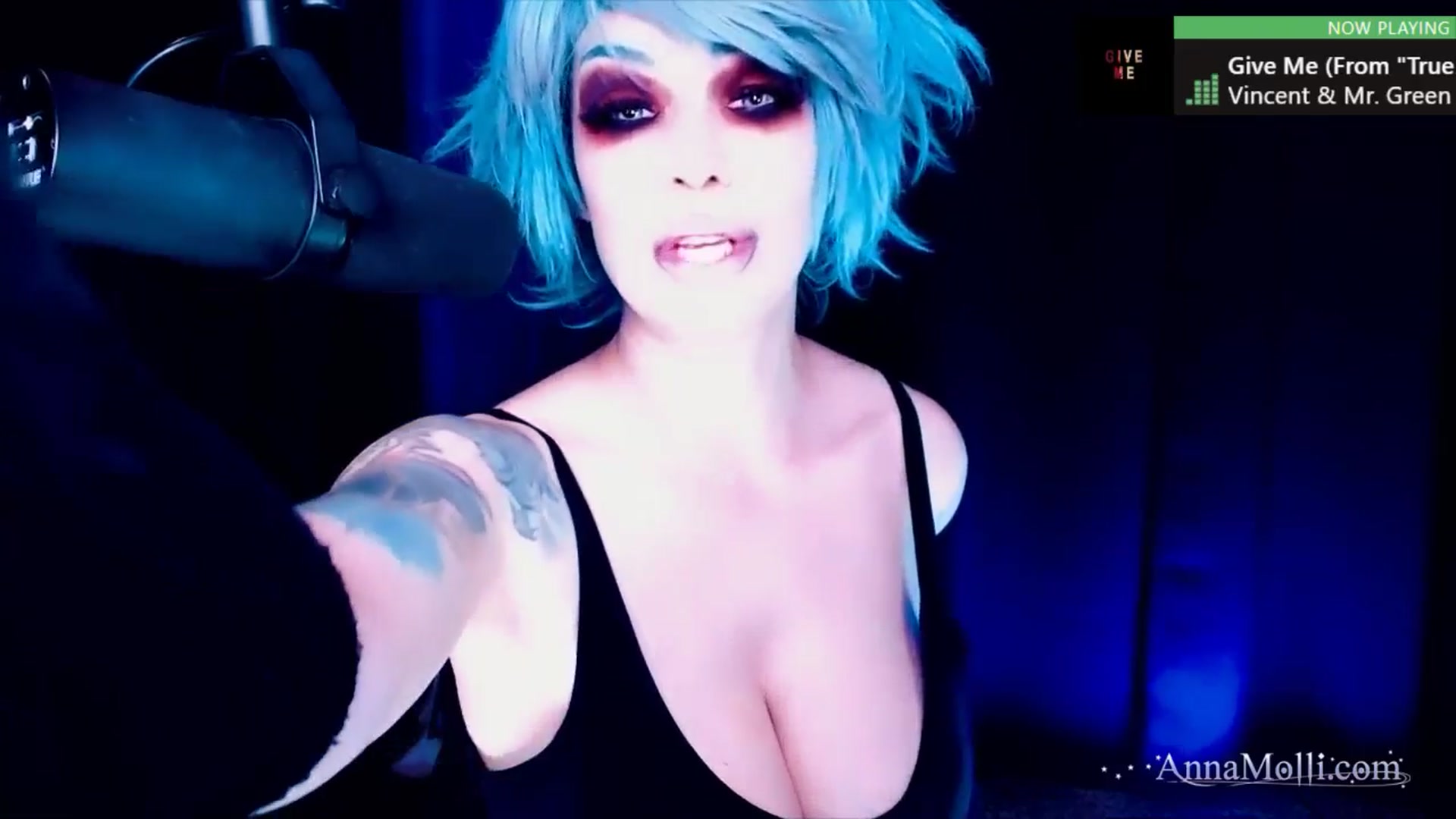 Gallery image thumbnail from AnnaMolli's myfreecams stream on, 12/25/2024, 04:45 image 4 of 20
