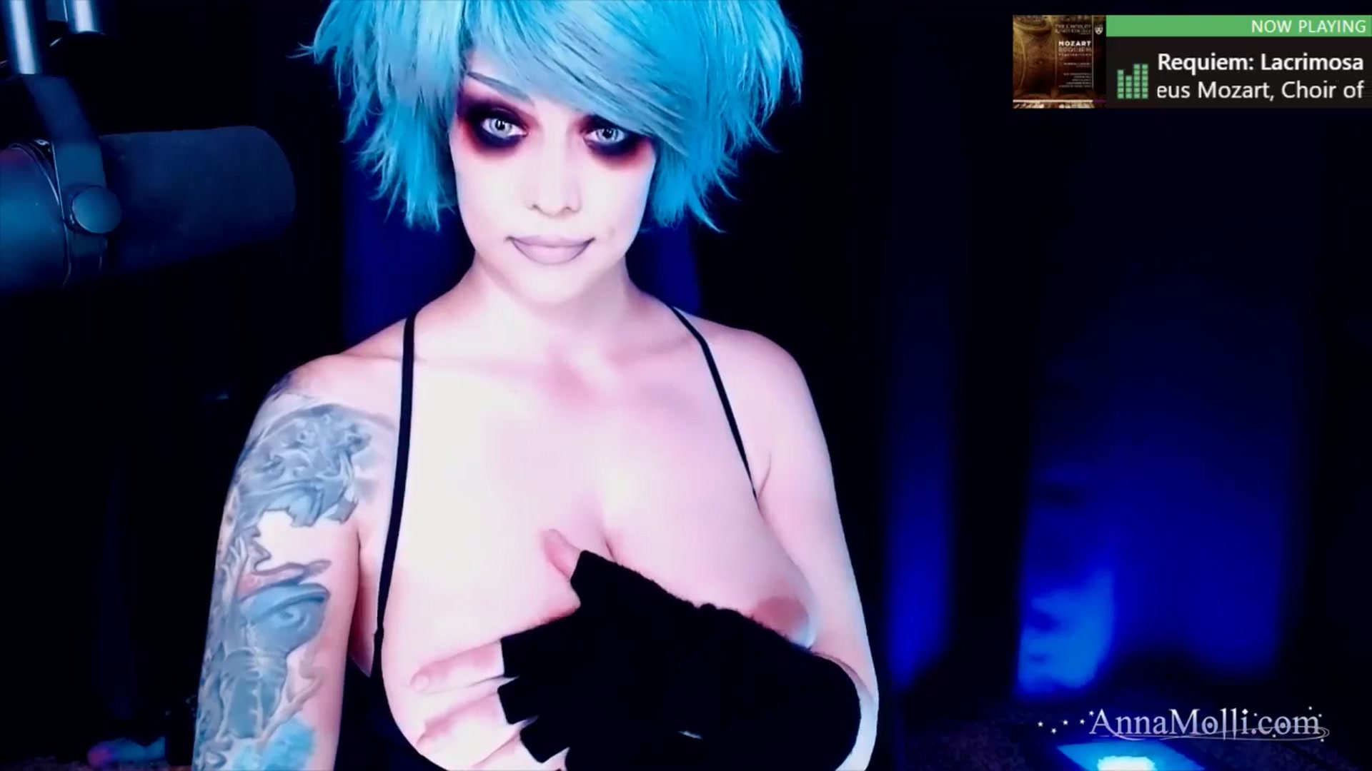 Gallery image thumbnail from AnnaMolli's myfreecams stream on, 12/28/2024, 04:58 image 11 of 20