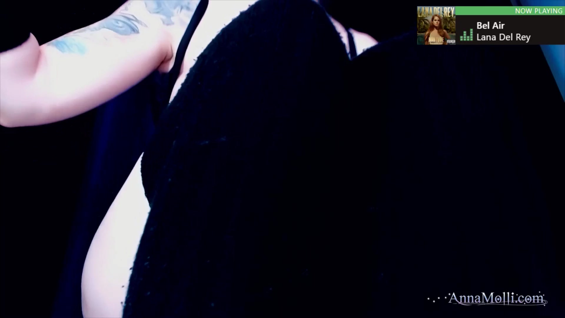 Gallery image thumbnail from AnnaMolli's myfreecams stream on, 01/06/2025, 05:04 image 13 of 20