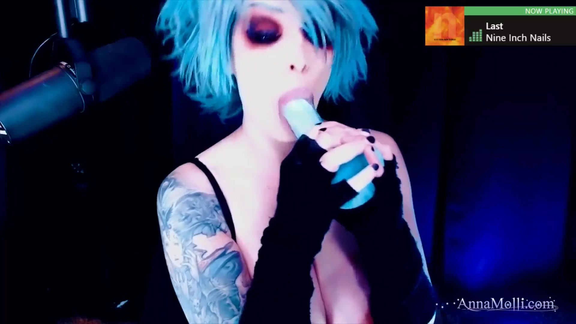 Gallery image thumbnail from AnnaMolli's myfreecams stream on, 02/11/2025, 05:05 image 3 of 20