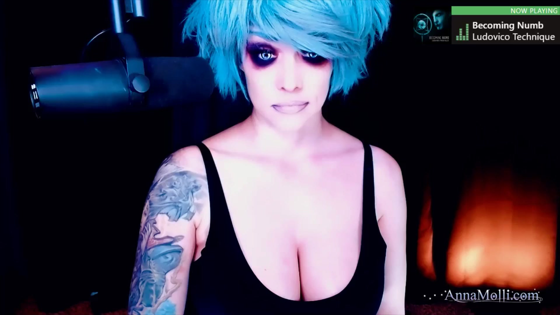 Gallery image thumbnail from AnnaMolli's myfreecams stream on, 02/24/2025, 05:04 image 1 of 20