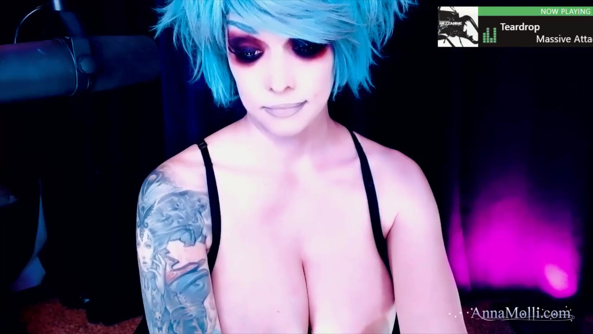 Gallery image thumbnail from AnnaMolli's myfreecams stream on, 02/25/2025, 05:03 image 18 of 20