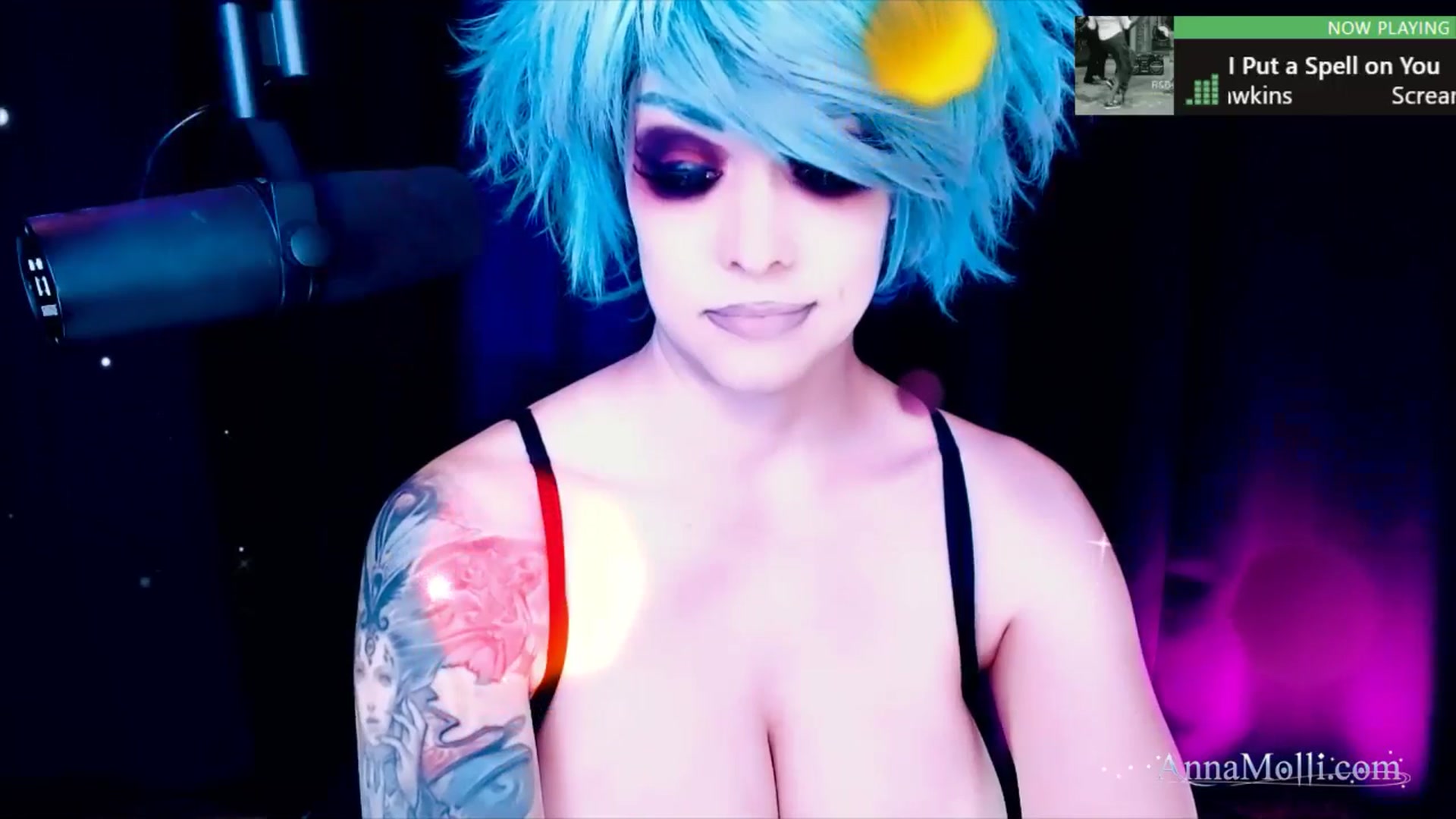 Gallery image thumbnail from AnnaMolli's myfreecams stream on, 03/06/2025, 05:04 image 10 of 20