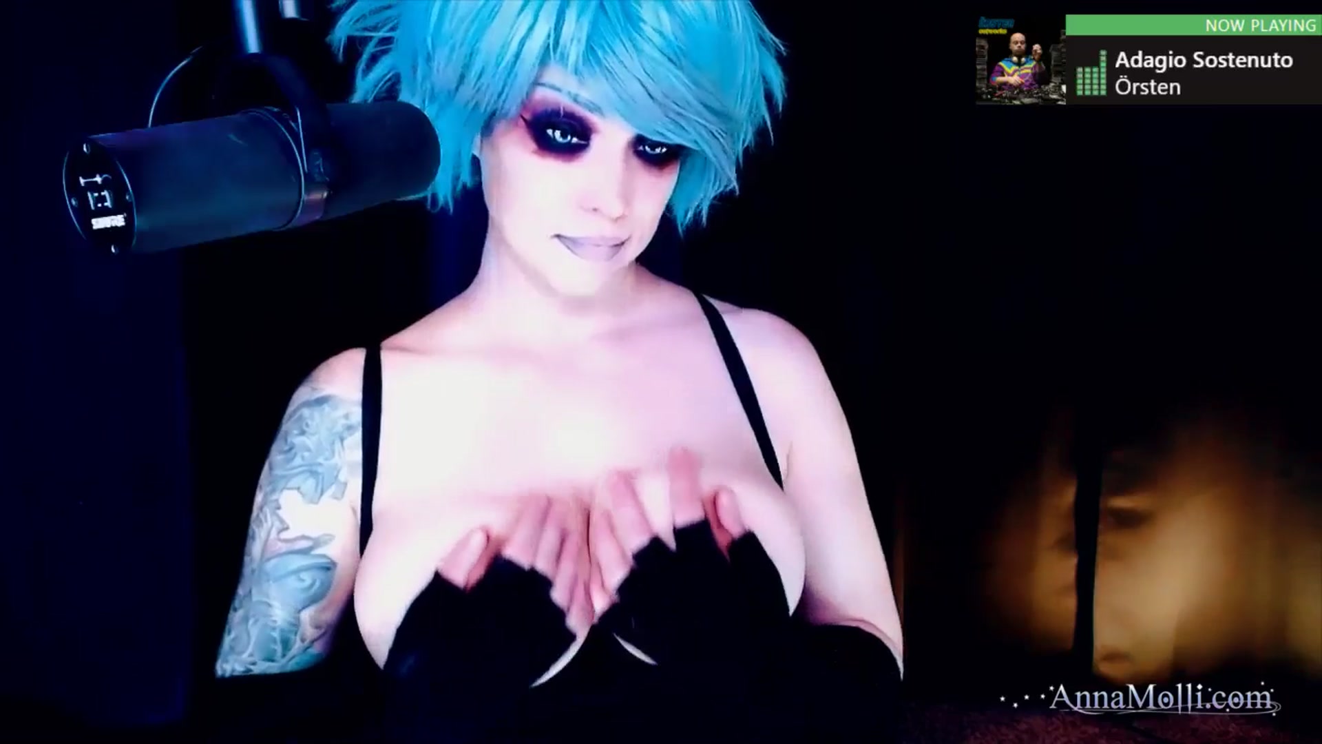 Gallery image thumbnail from AnnaMolli's myfreecams stream on, 03/09/2025, 05:05 image 9 of 20