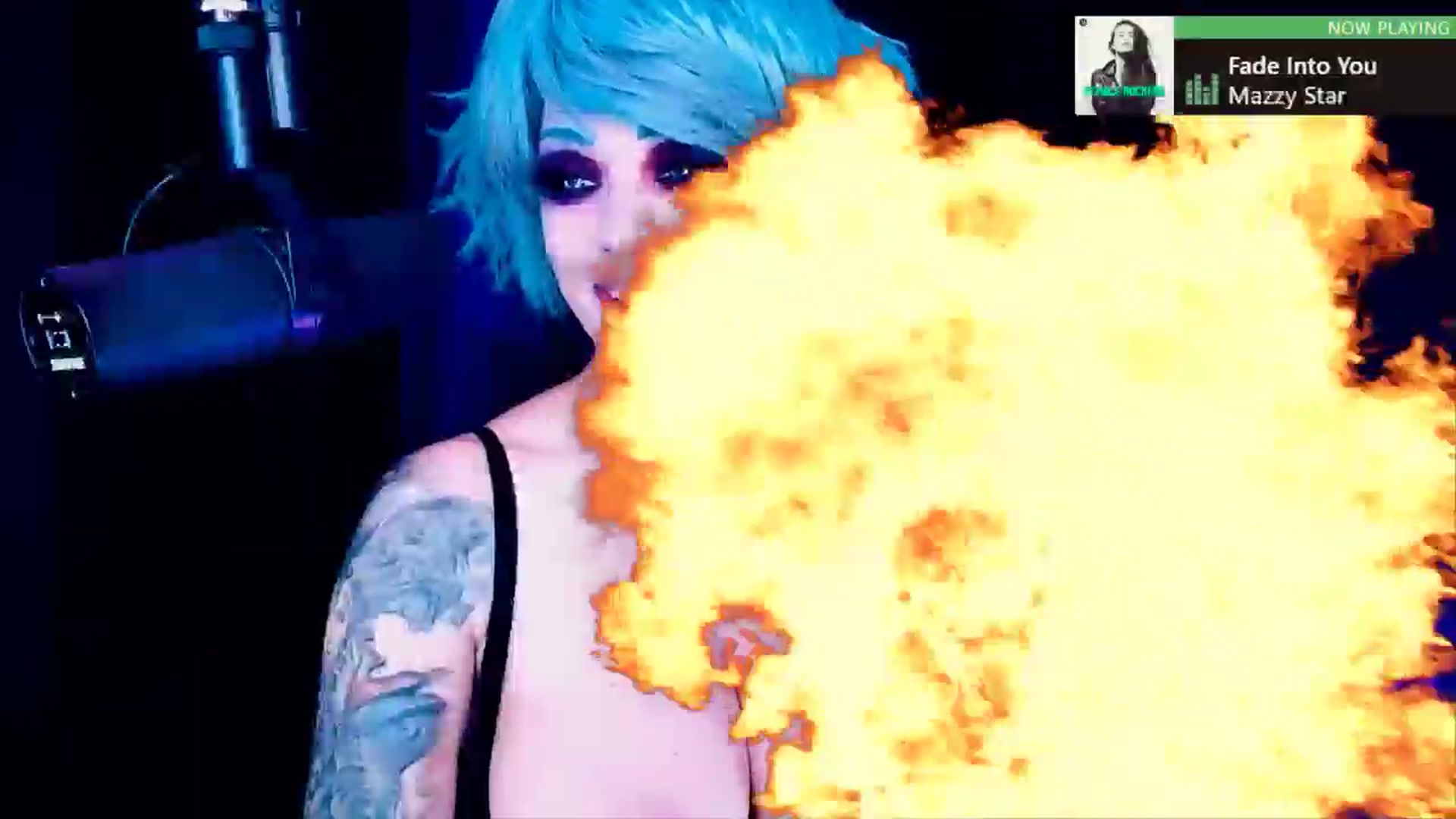 Gallery image thumbnail from AnnaMolli's myfreecams stream on, 03/13/2025, 03:51 image 10 of 20
