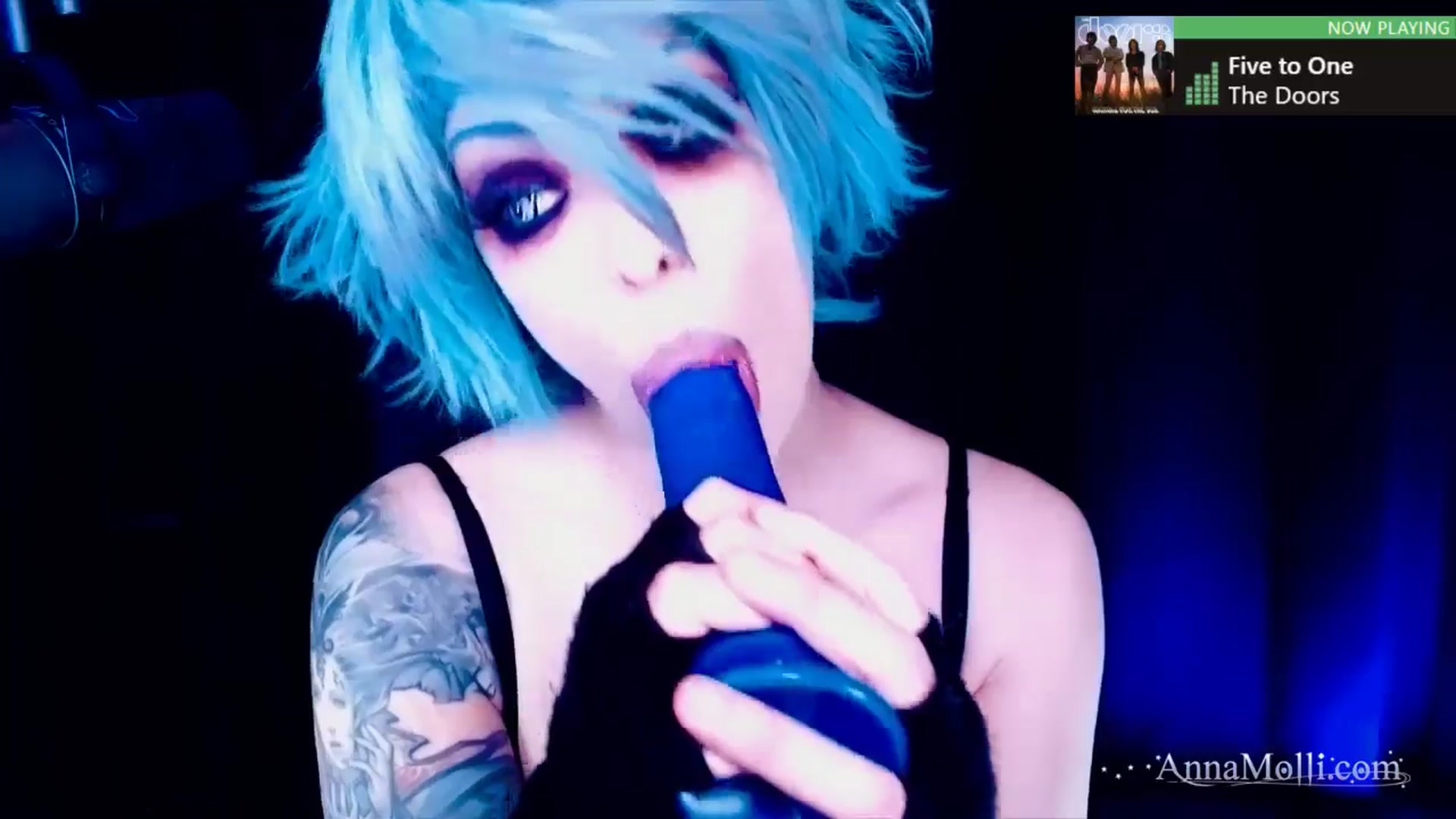 Gallery image thumbnail from AnnaMolli's myfreecams stream on, 03/24/2025, 04:07 image 10 of 20