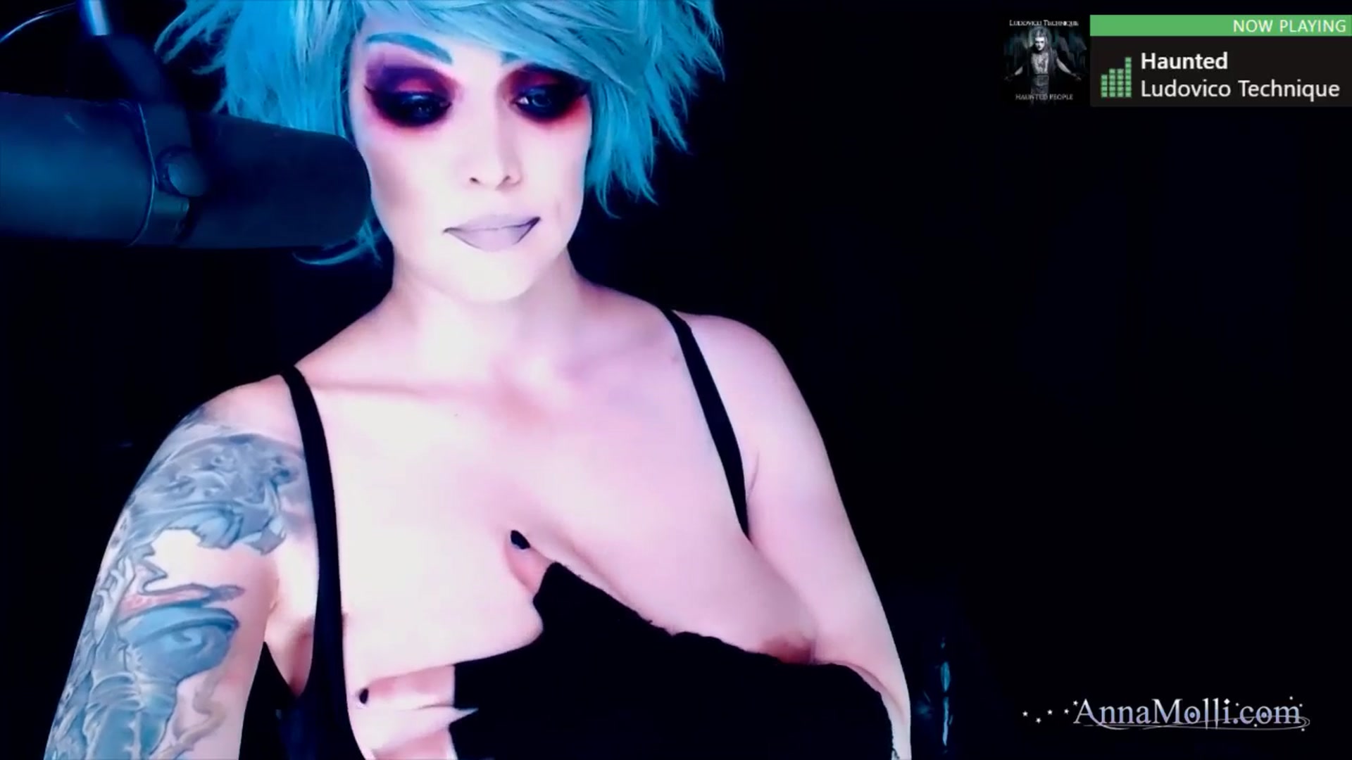 Gallery image thumbnail from AnnaMolli's myfreecams stream on, 04/03/2025, 04:05 image 6 of 20