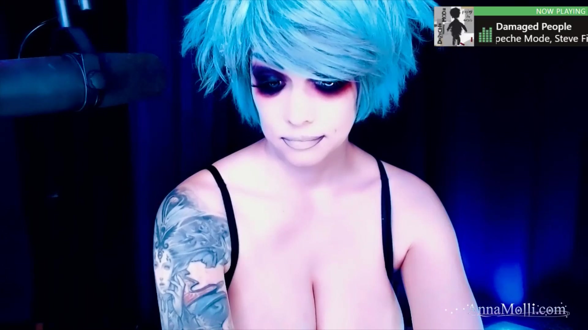 Gallery image thumbnail from AnnaMolli's myfreecams stream on, 04/12/2025, 03:57 image 14 of 20