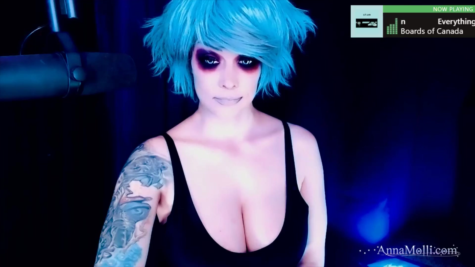 Gallery image thumbnail from AnnaMolli's myfreecams stream on, 04/18/2025, 03:32 image 2 of 20
