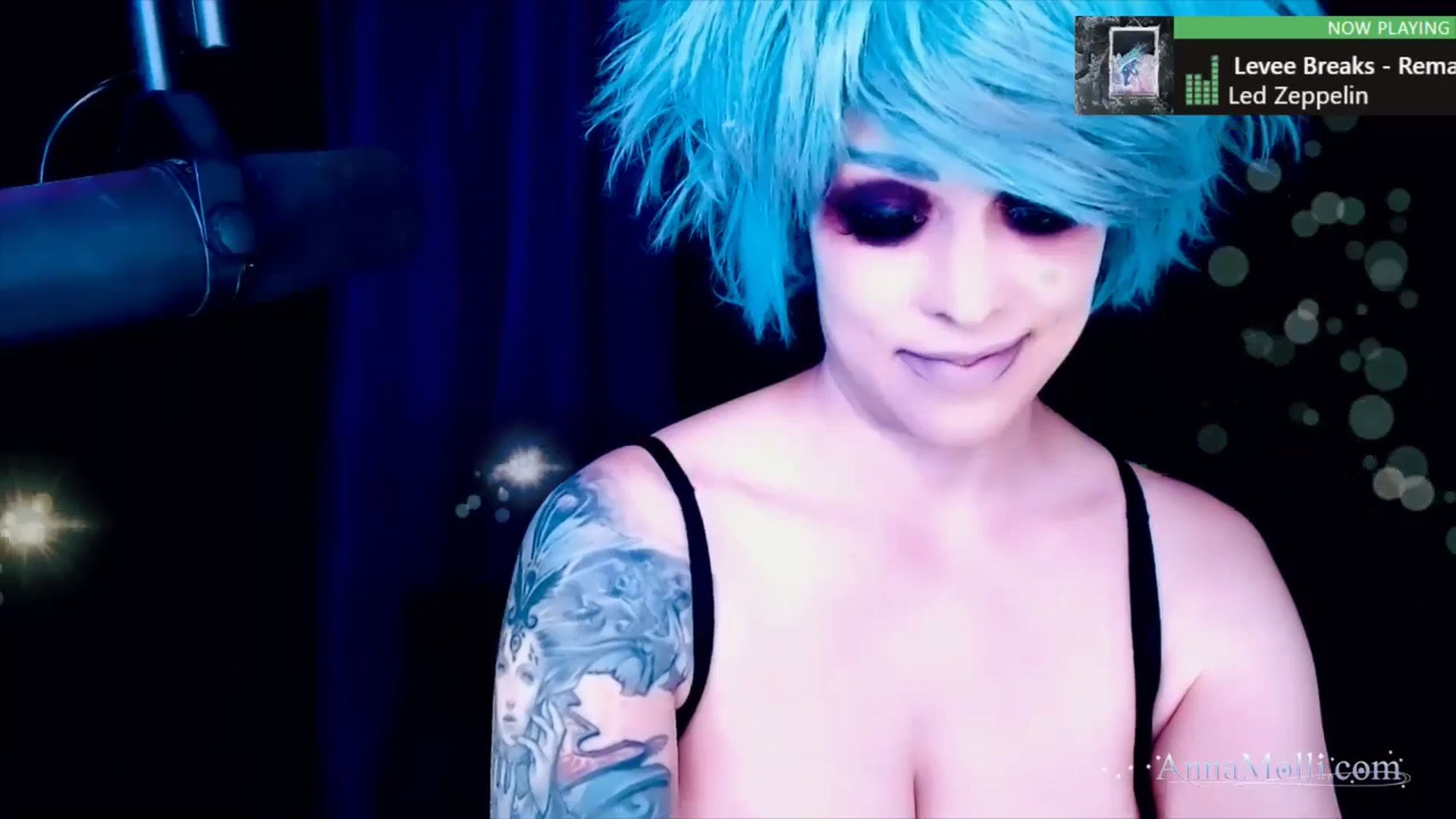 Gallery image thumbnail from AnnaMolli's myfreecams stream on, 04/20/2025, 04:01 image 14 of 20