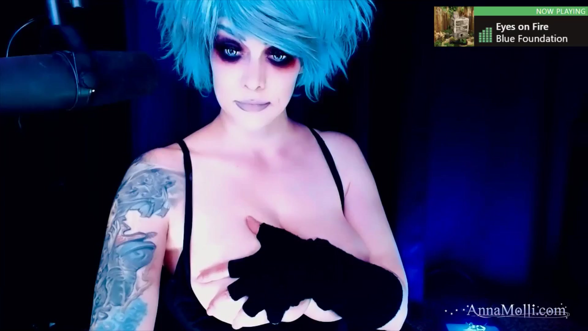 Gallery image thumbnail from AnnaMolli's myfreecams stream on, 04/21/2025, 04:03 image 1 of 20