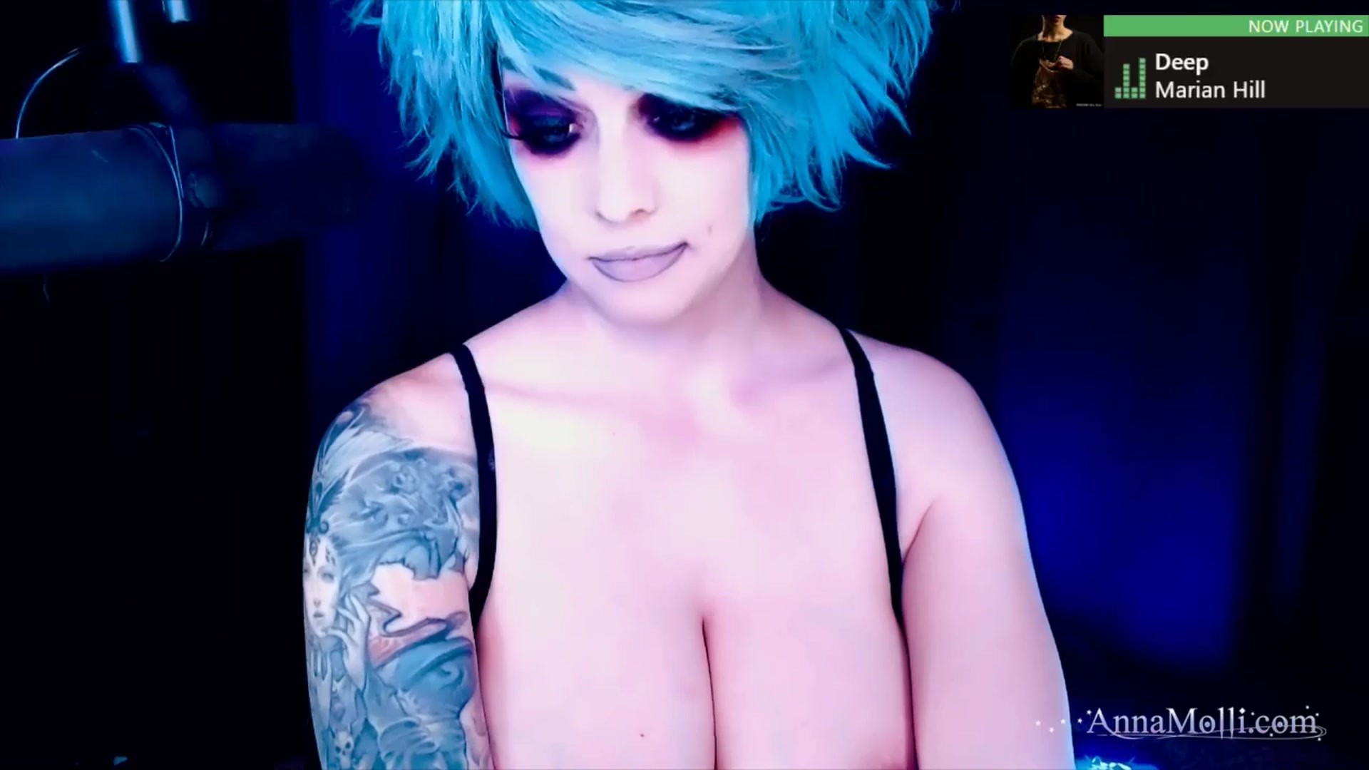 Gallery image thumbnail from AnnaMolli's myfreecams stream on, 04/21/2025, 04:03 image 6 of 20