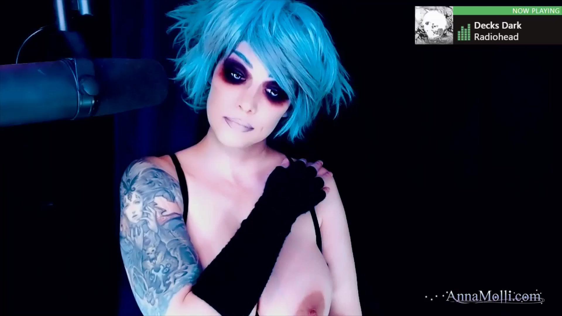 Gallery image thumbnail from AnnaMolli's myfreecams stream on, 04/24/2025, 04:04 image 6 of 20