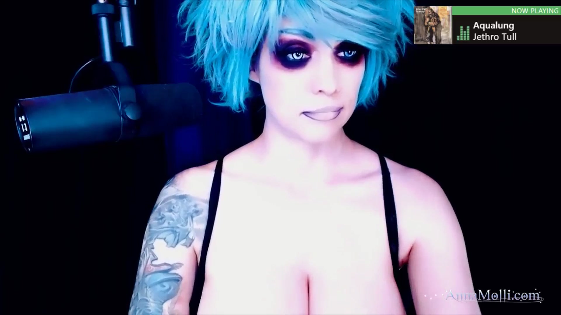 Gallery image thumbnail from AnnaMolli's myfreecams stream on, 04/30/2025, 04:06 image 8 of 20