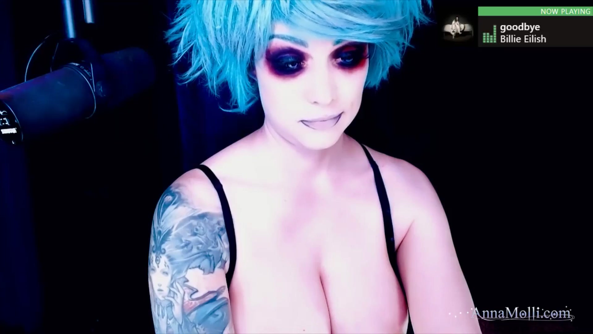 Gallery image thumbnail from AnnaMolli's myfreecams stream on, 05/01/2025, 03:43 image 5 of 20