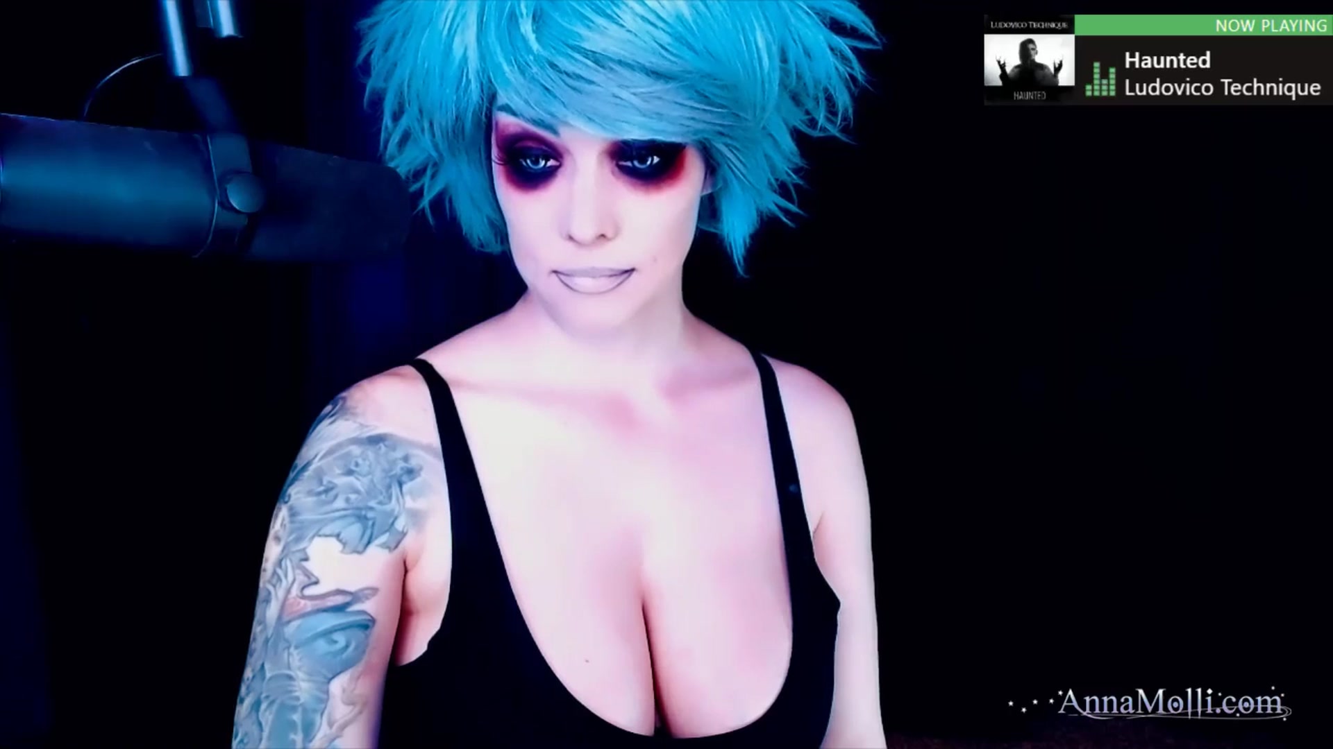 Gallery image thumbnail from AnnaMolli's myfreecams stream on, 05/03/2025, 03:40 image 2 of 20