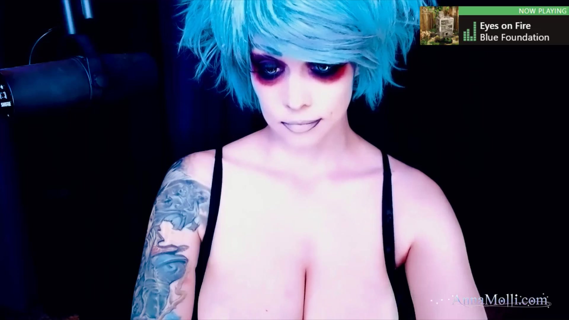 Gallery image thumbnail from AnnaMolli's myfreecams stream on, 05/06/2025, 04:07 image 11 of 20