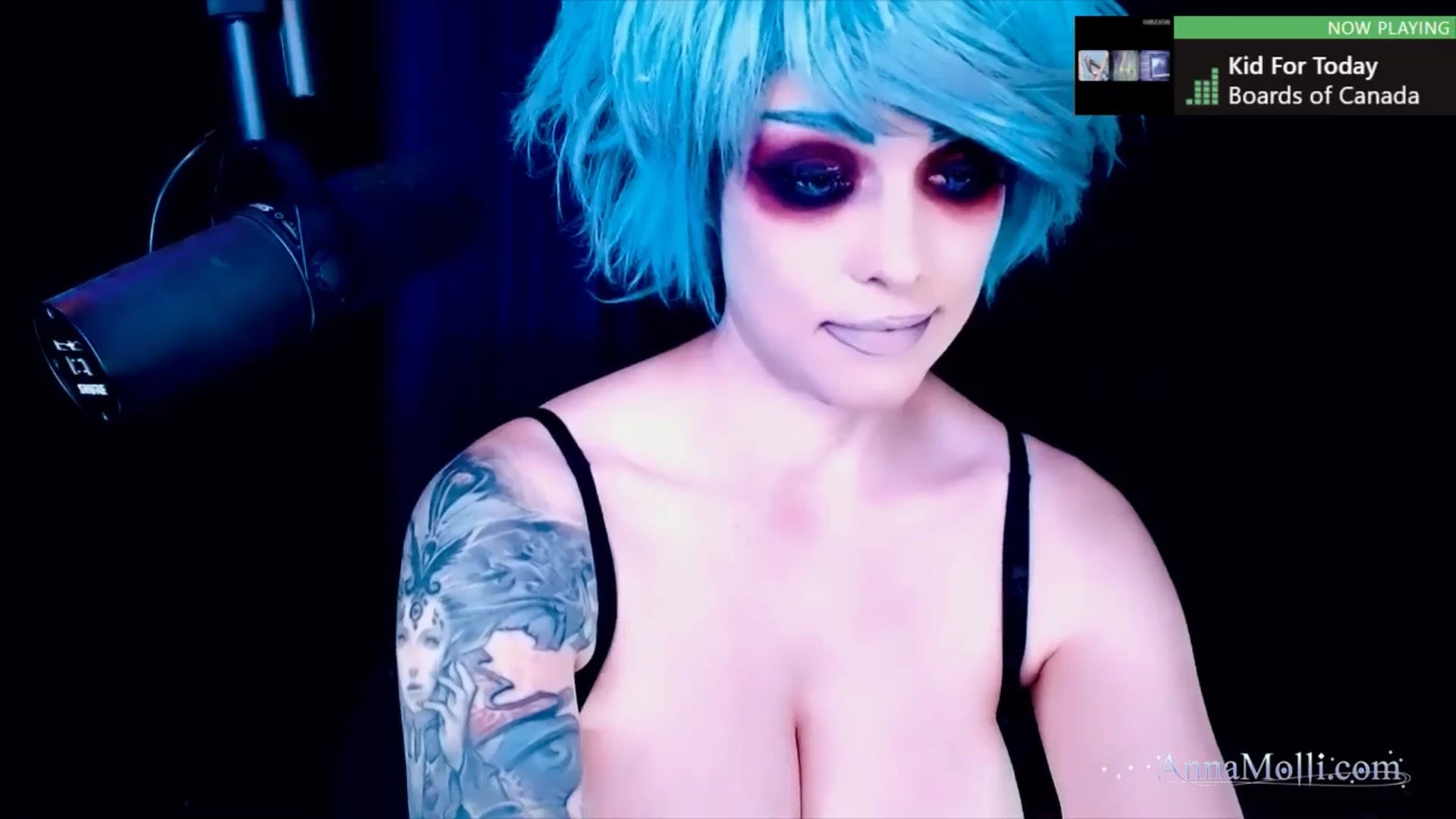 Gallery image thumbnail from AnnaMolli's myfreecams stream on, 05/12/2025, 04:15 image 3 of 20