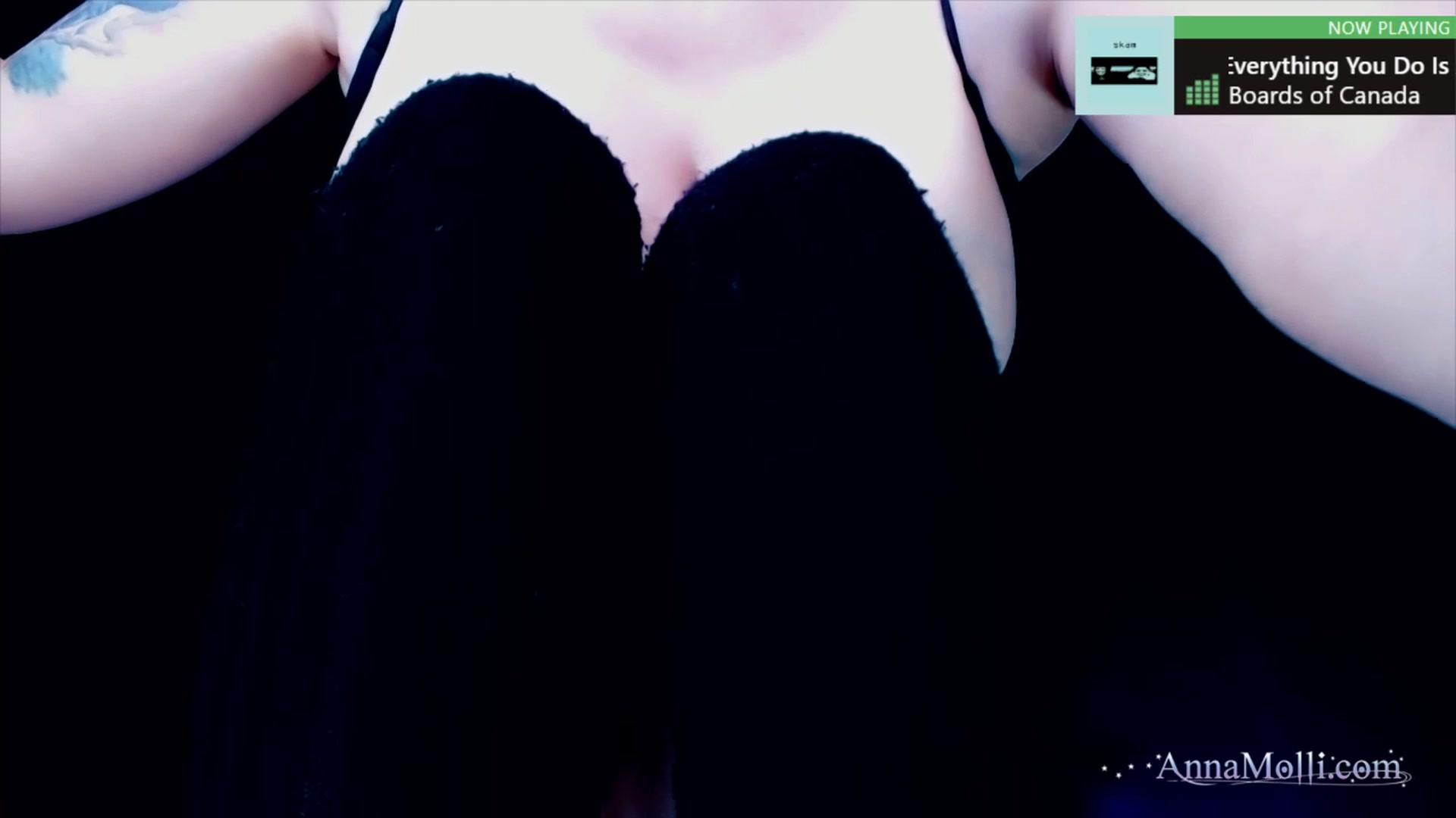 Gallery image thumbnail from AnnaMolli's myfreecams stream on, 05/15/2025, 04:04 image 11 of 20