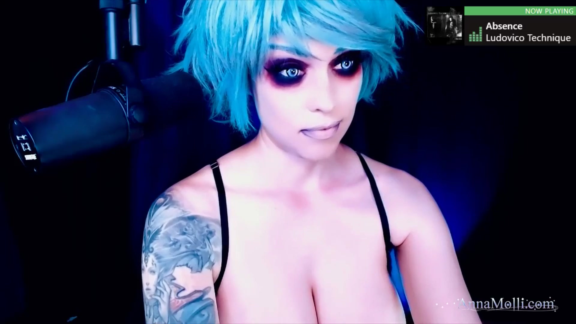 Gallery image thumbnail from AnnaMolli's myfreecams stream on, 06/06/2025, 04:06 image 18 of 20