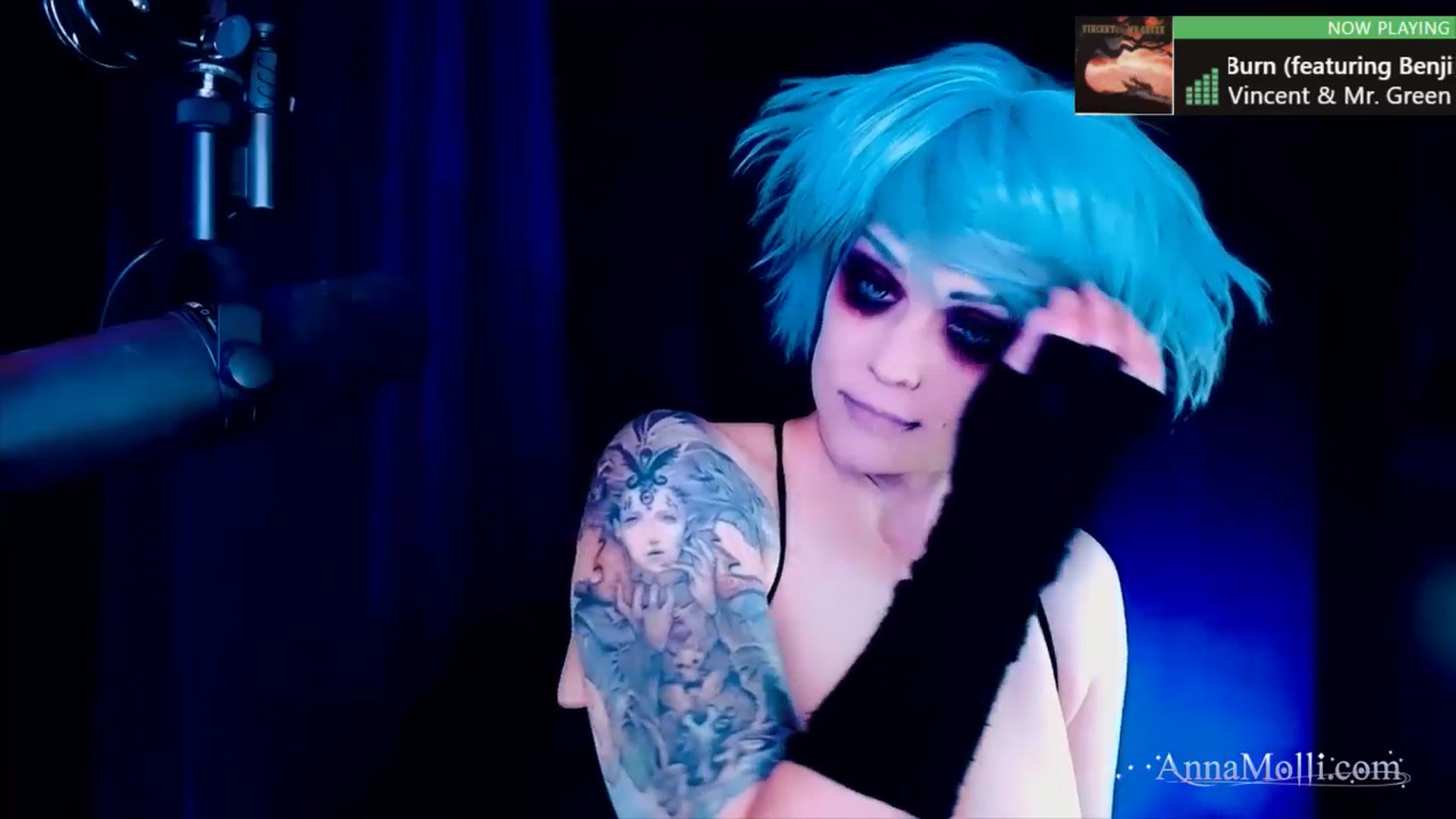 Gallery image thumbnail from AnnaMolli's myfreecams stream on, 06/09/2025, 04:04 image 17 of 20
