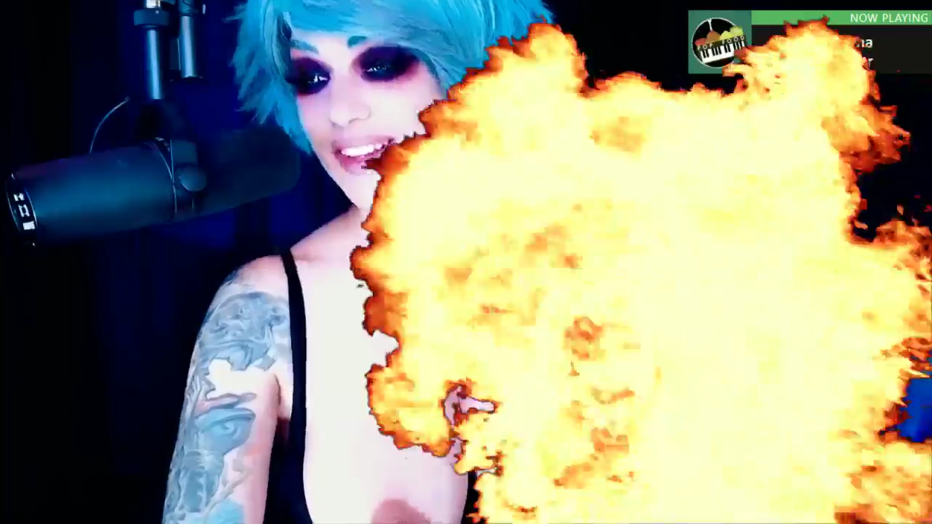 Gallery image thumbnail from AnnaMolli's myfreecams stream on, 06/22/2025, 04:04 image 7 of 20